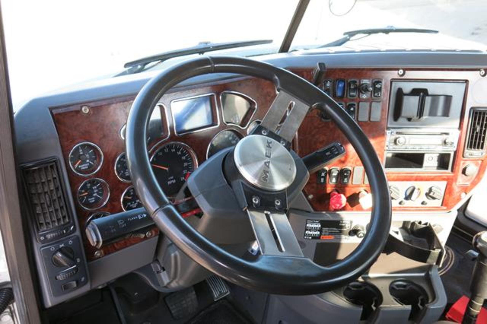 MACK, CXU613, TRUCK TRACTOR, DAY CAB, MACK MP7 DIESEL ENGINE, 10 SPEED MANUAL TRANSMISSION, 382, - Image 24 of 51