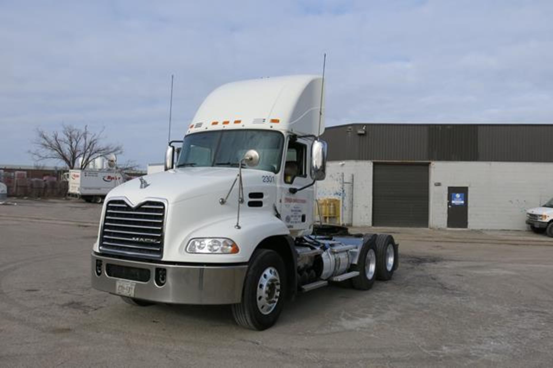 MACK, CXU613, TRUCK TRACTOR, DAY CAB, MACK MP7 DIESEL ENGINE, 10 SPEED MANUAL TRANSMISSION, 412, - Image 5 of 52