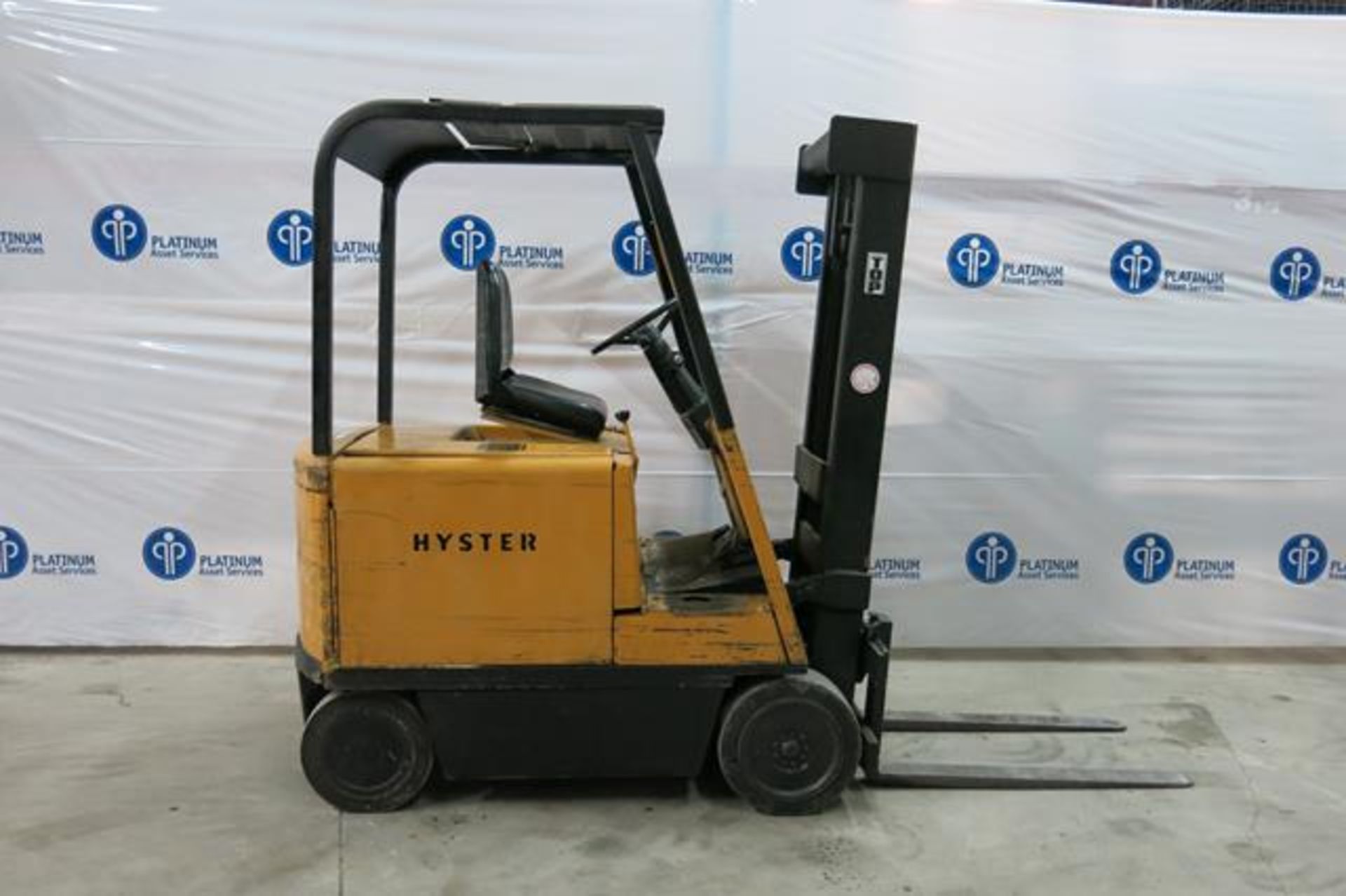 HYSTER, E40B, 3,500 LBS., 2 STAGE, 36V, BATTERY POWERED, FORKLIFT WITH CHARGER, 2,386 HOURS, S/N - Image 4 of 12