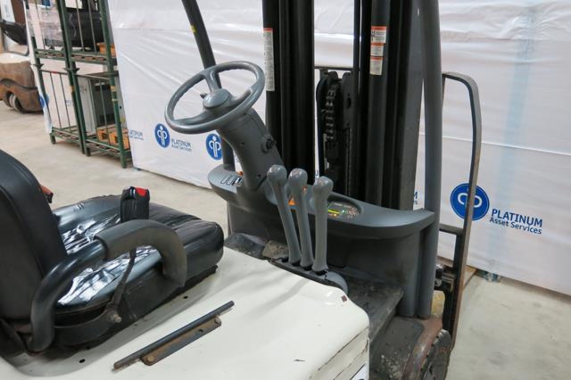 CROWN, SC5245-40, 3,700 LBS., 3 STAGE, 48V, BATTERY POWERED, FORKLIFT WITH CHARGER WITH SIDESHIFT, - Image 7 of 9