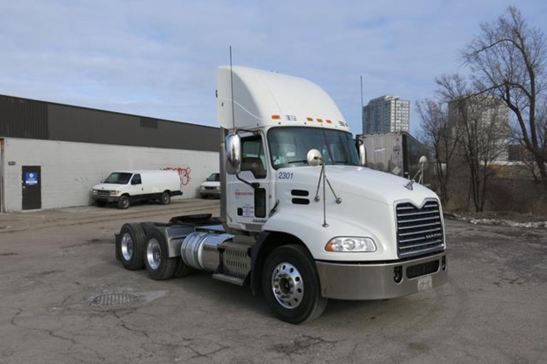 MACK, CXU613, TRUCK TRACTOR, DAY CAB, MACK MP7 DIESEL ENGINE, 10 SPEED MANUAL TRANSMISSION, 412, - Image 3 of 52