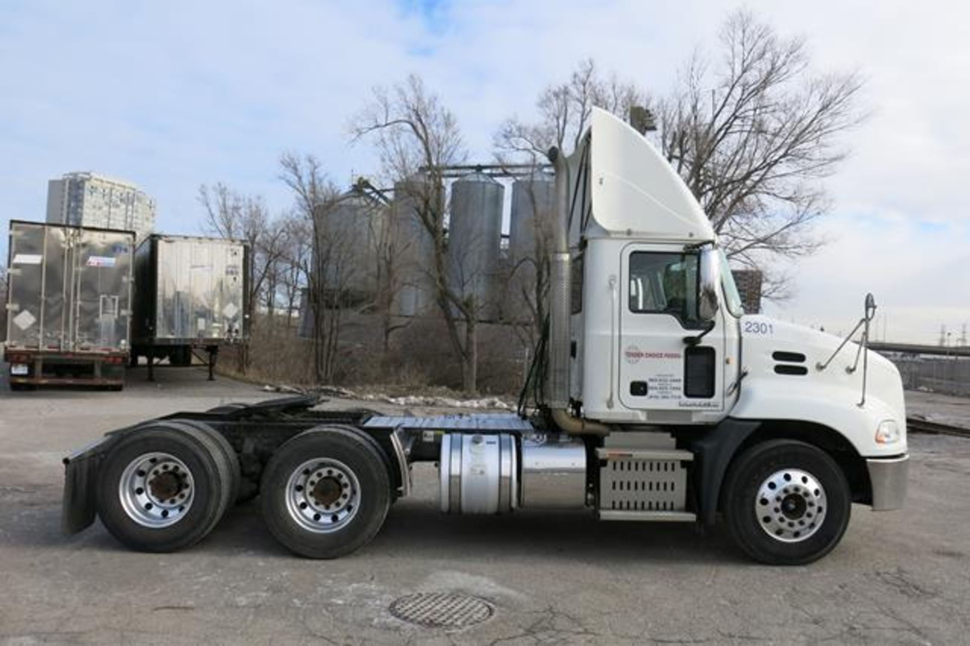 MACK, CXU613, TRUCK TRACTOR, DAY CAB, MACK MP7 DIESEL ENGINE, 10 SPEED MANUAL TRANSMISSION, 412, - Image 13 of 52