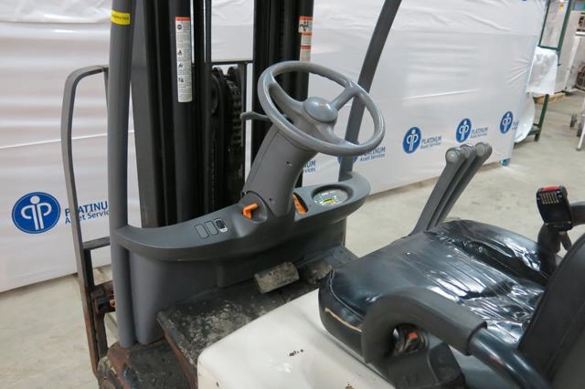 CROWN, SC5245-40, 3,700 LBS., 3 STAGE, 48V, BATTERY POWERED, FORKLIFT WITH CHARGER WITH SIDESHIFT, - Image 6 of 9