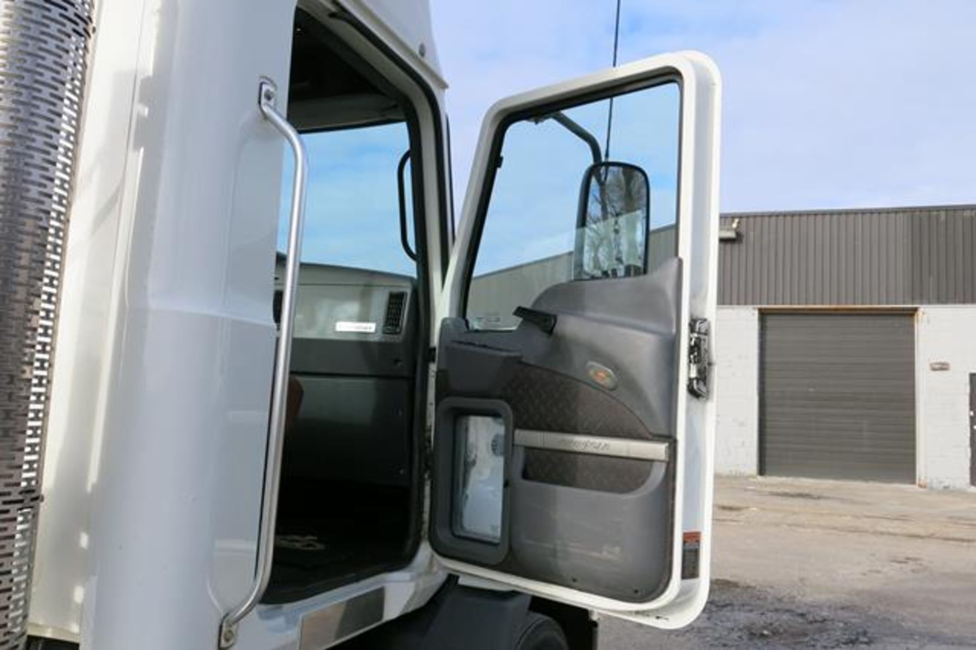 MACK, CXU613, TRUCK TRACTOR, DAY CAB, MACK MP7 DIESEL ENGINE, 10 SPEED MANUAL TRANSMISSION, 412, - Image 45 of 52