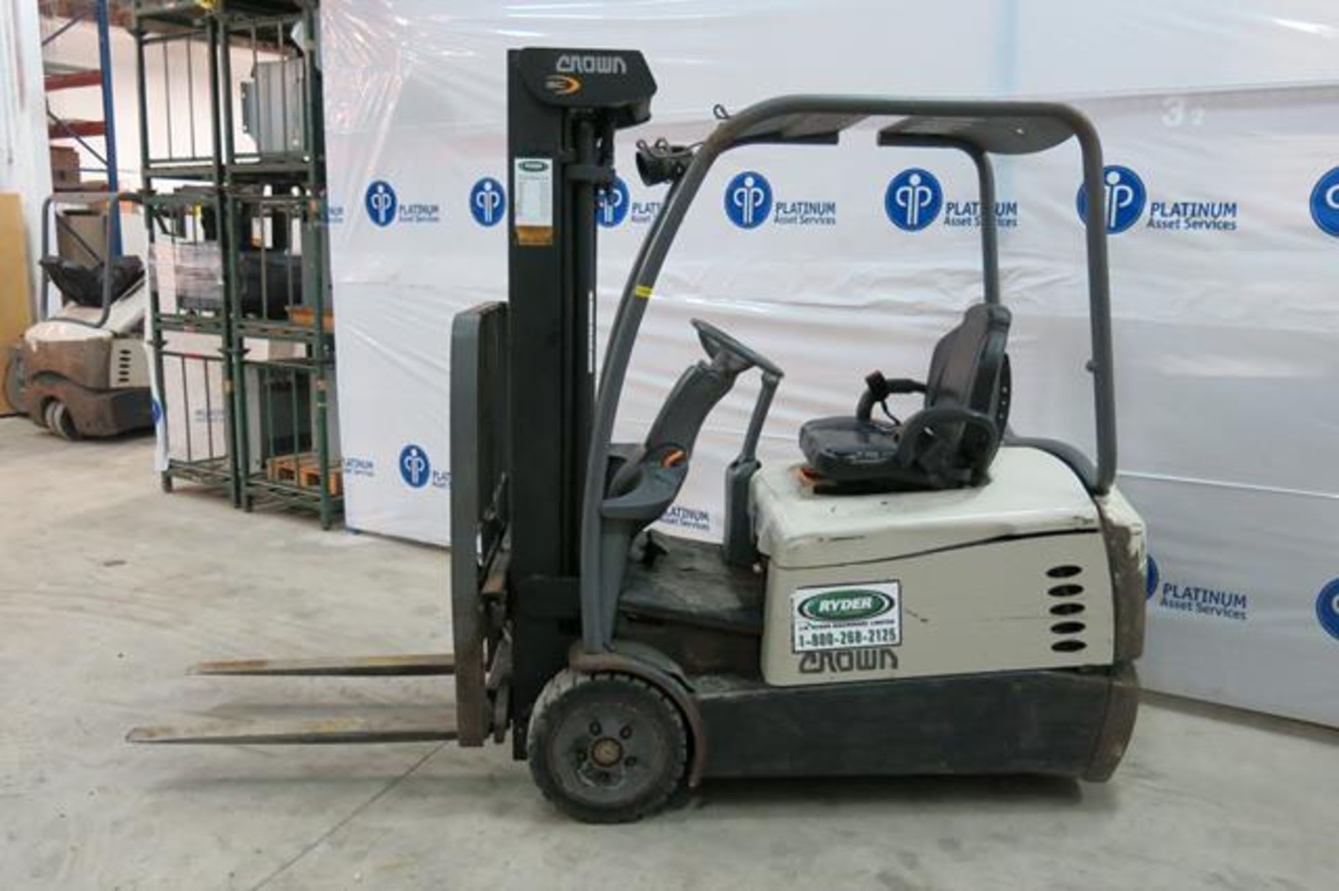 CROWN, SC5245-40, 3,700 LBS., 3 STAGE, 48V, BATTERY POWERED, FORKLIFT WITH CHARGER WITH SIDESHIFT, - Image 3 of 9