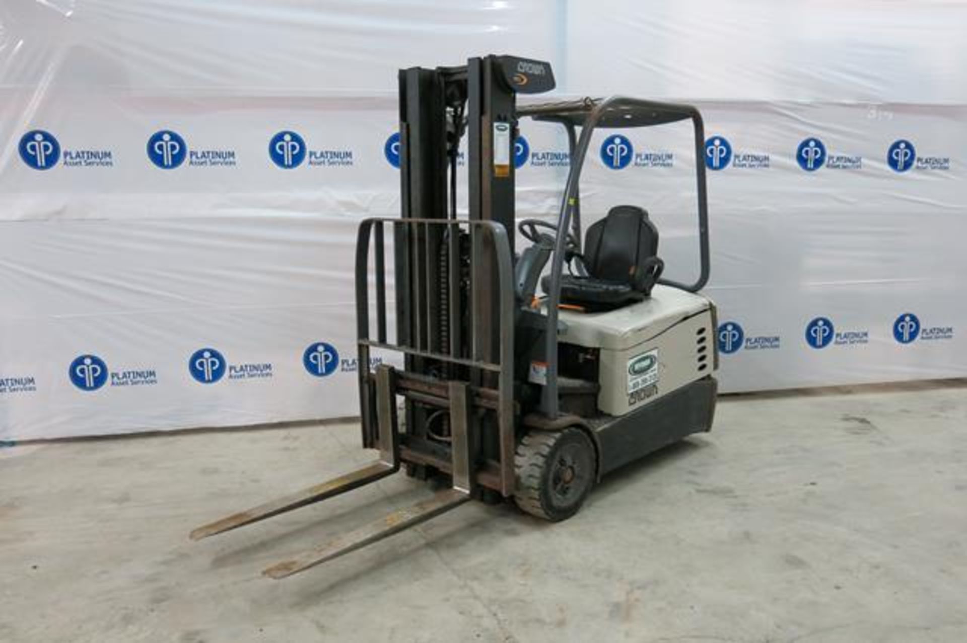 CROWN, SC5245-40, 3,700 LBS., 3 STAGE, 48V, BATTERY POWERED, FORKLIFT WITH CHARGER WITH SIDESHIFT,