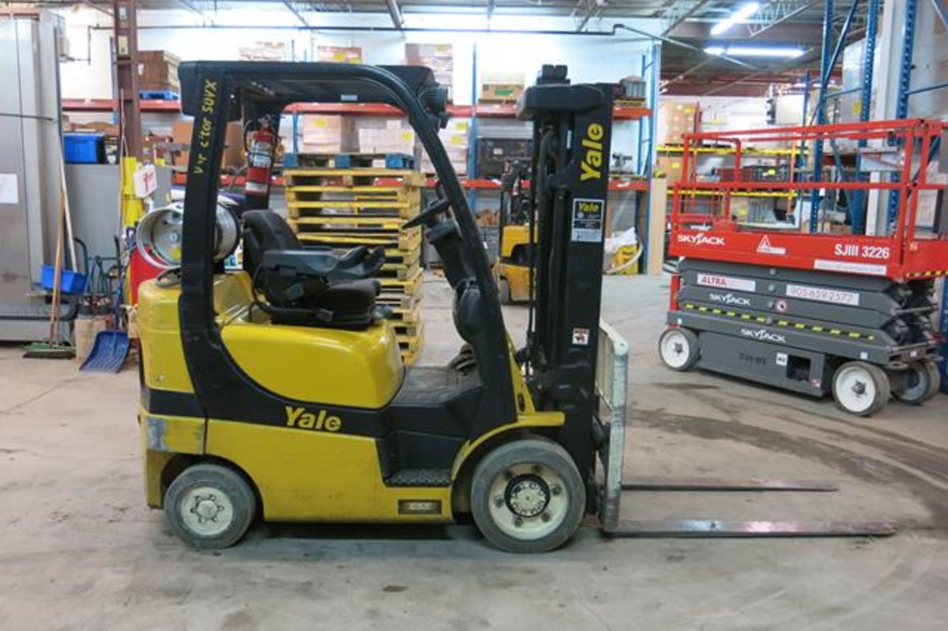 YALE, GLC050VNXVSE083, 5,000 LBS., 3 STAGE, LPG FORKLIFT WITH SIDESHIFT, 189" MAX LIFT, 13,173 HOURS - Image 4 of 14