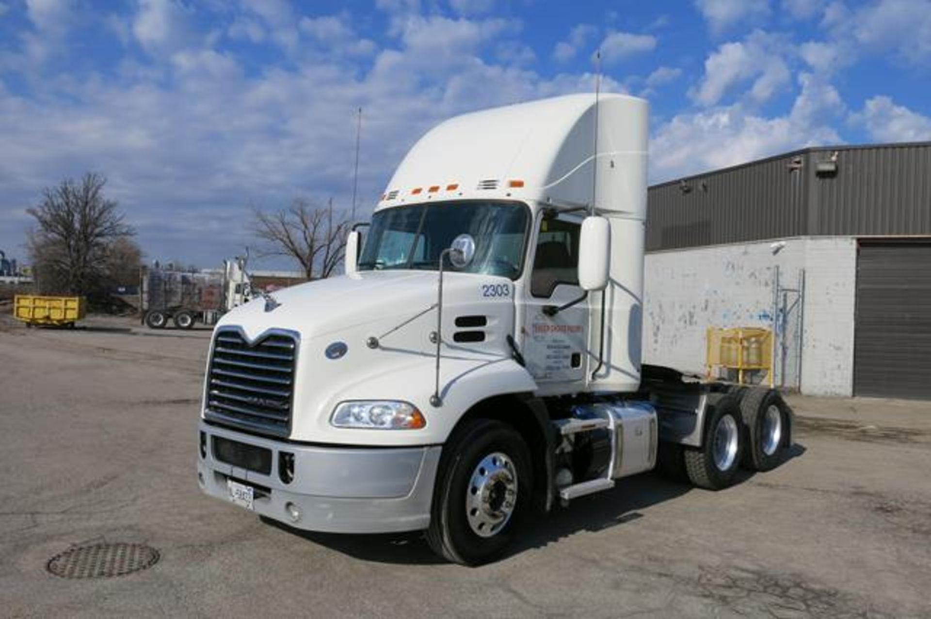 MACK, CXU613, TRUCK TRACTOR, DAY CAB, MACK MP7 DIESEL ENGINE, 10 SPEED MANUAL TRANSMISSION, 382,