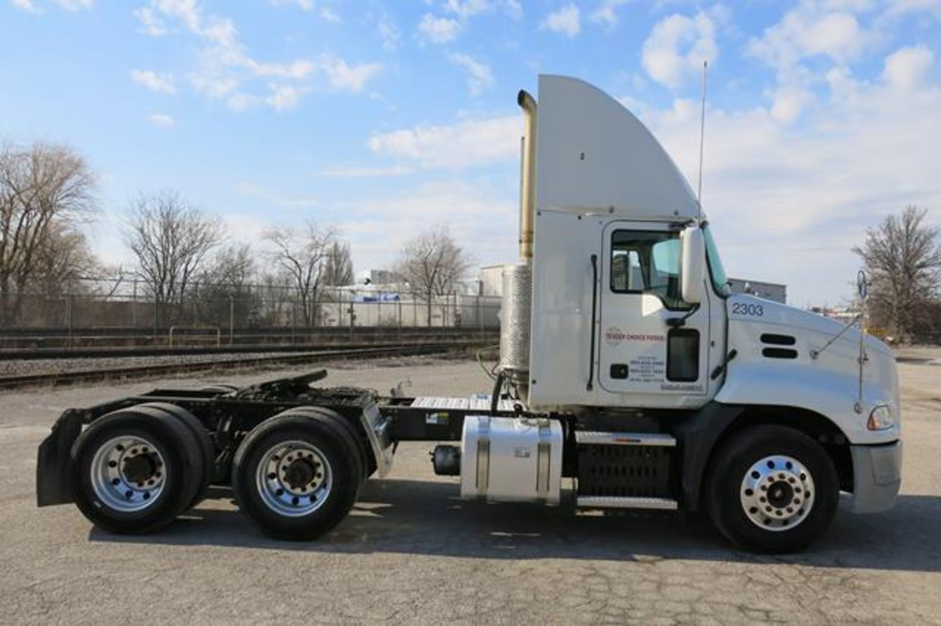 MACK, CXU613, TRUCK TRACTOR, DAY CAB, MACK MP7 DIESEL ENGINE, 10 SPEED MANUAL TRANSMISSION, 382, - Image 10 of 51