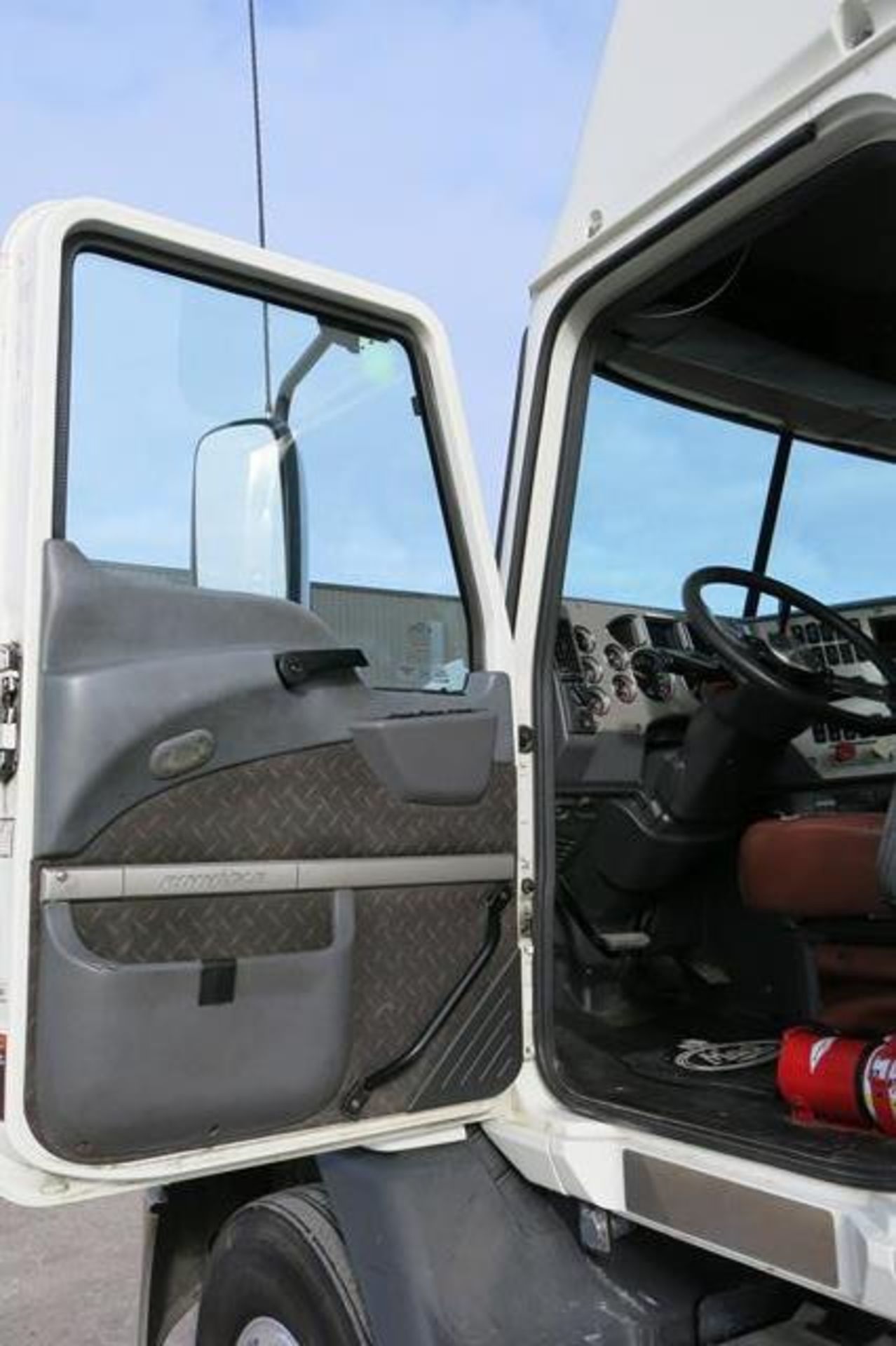 MACK, CXU613, TRUCK TRACTOR, DAY CAB, MACK MP7 DIESEL ENGINE, 10 SPEED MANUAL TRANSMISSION, 412, - Image 26 of 52