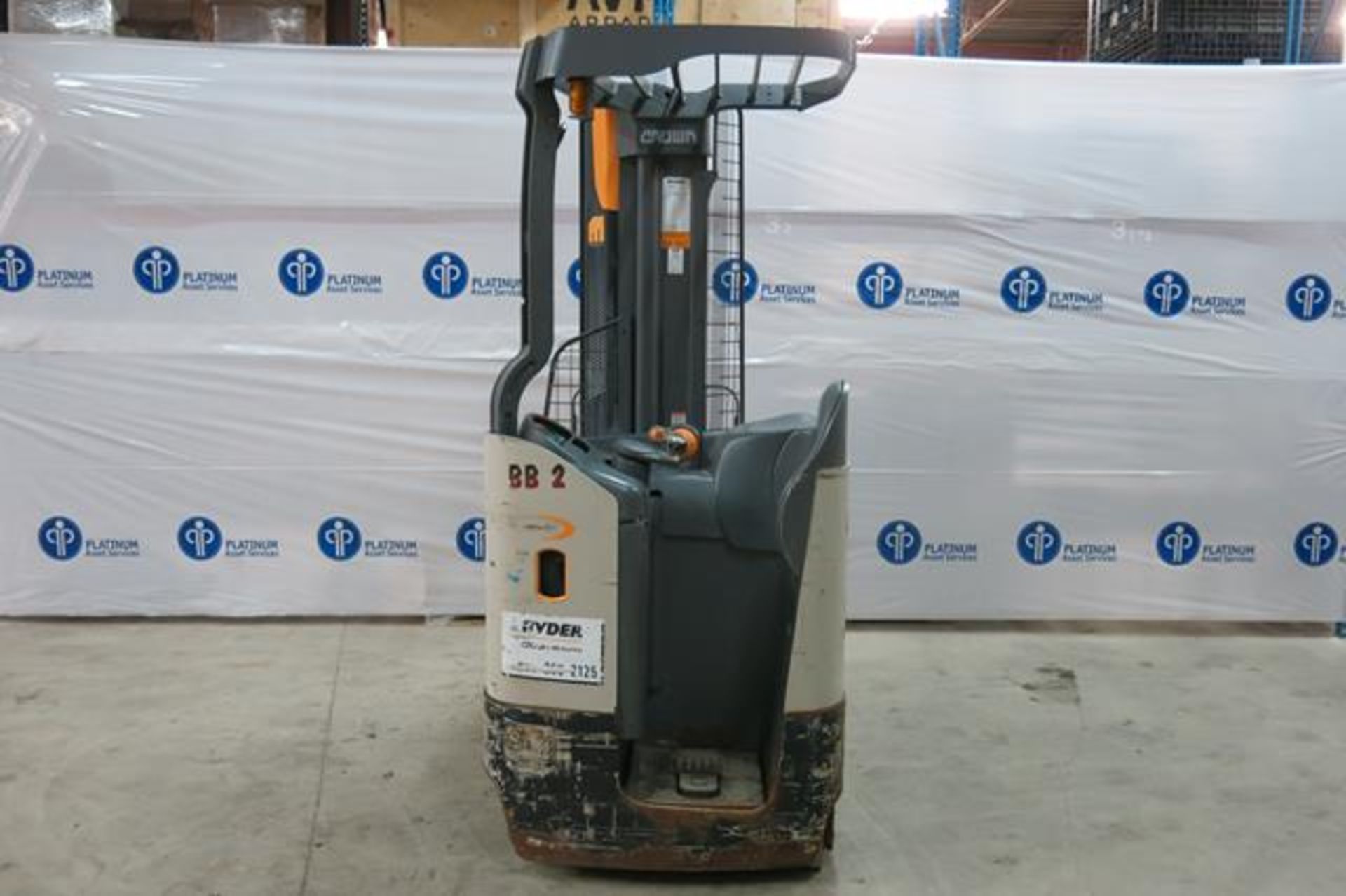 CROWN, RMD6025-32, 3,200 LBS., 36V, BATTERY POWERED REACH TRUCK WITH CHARGER, 2,187 HOURS, 210" - Image 5 of 9