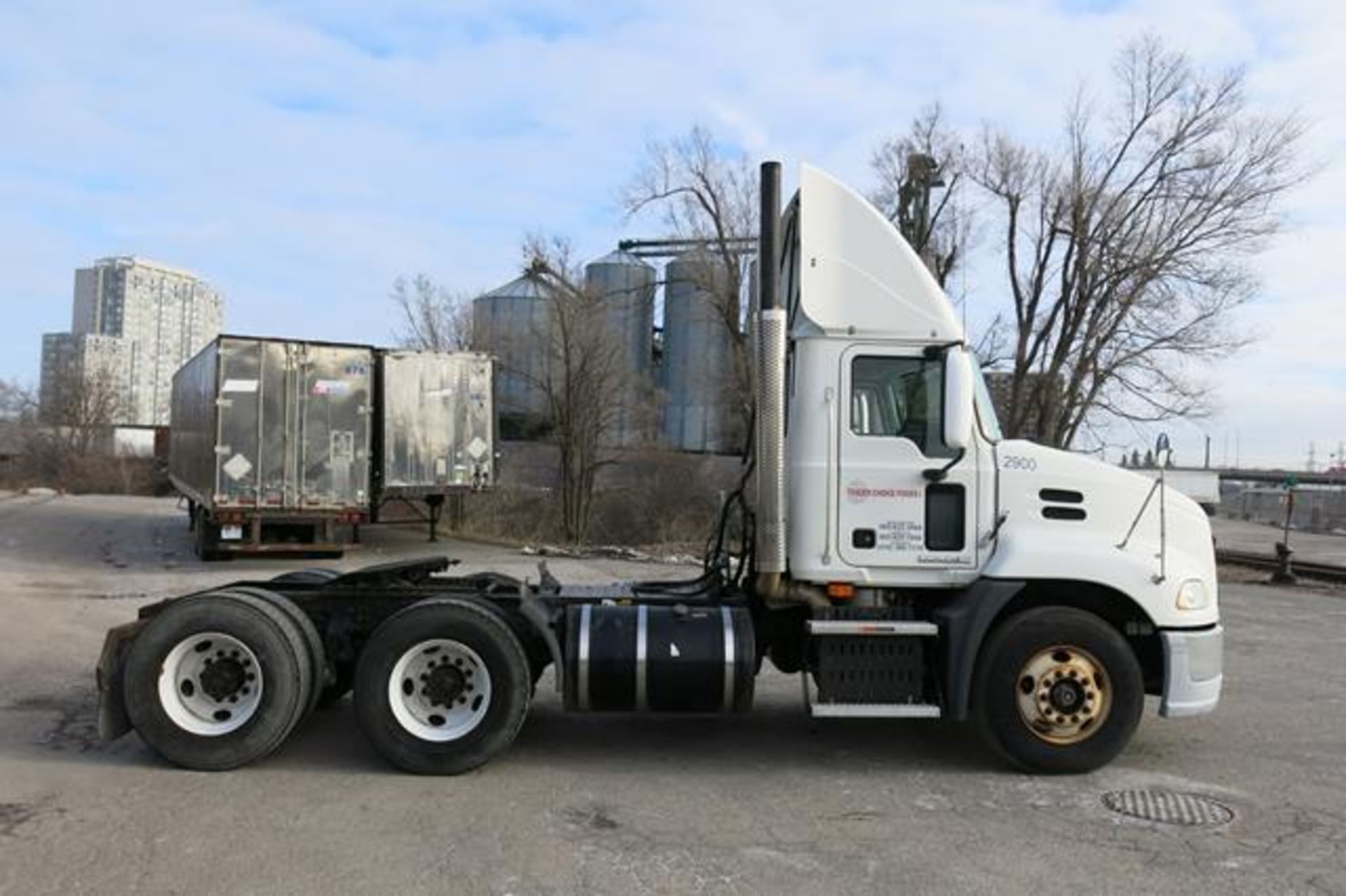 MACK, CXU613, TRUCK TRACTOR, DAY CAB, MACK MP7 DIESEL ENGINE, 10 SPEED MANUAL TRANSMISSION, 335, - Image 7 of 50