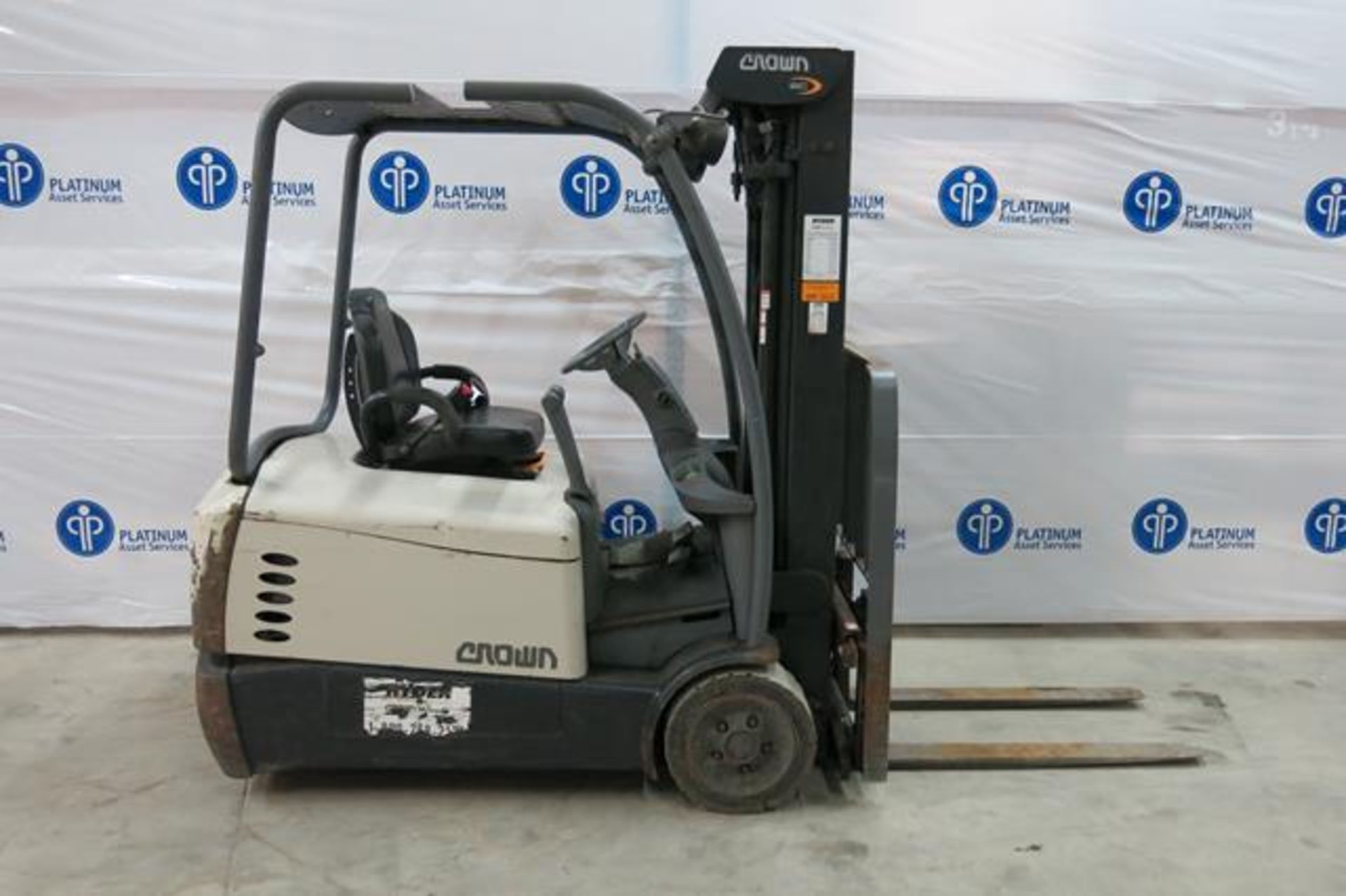 CROWN, SC5245-40, 3,700 LBS., 3 STAGE, 48V,BATTERY POWERED, FORKLIFT, SIDESHIFT, 190" MAXIMUM - Image 4 of 9