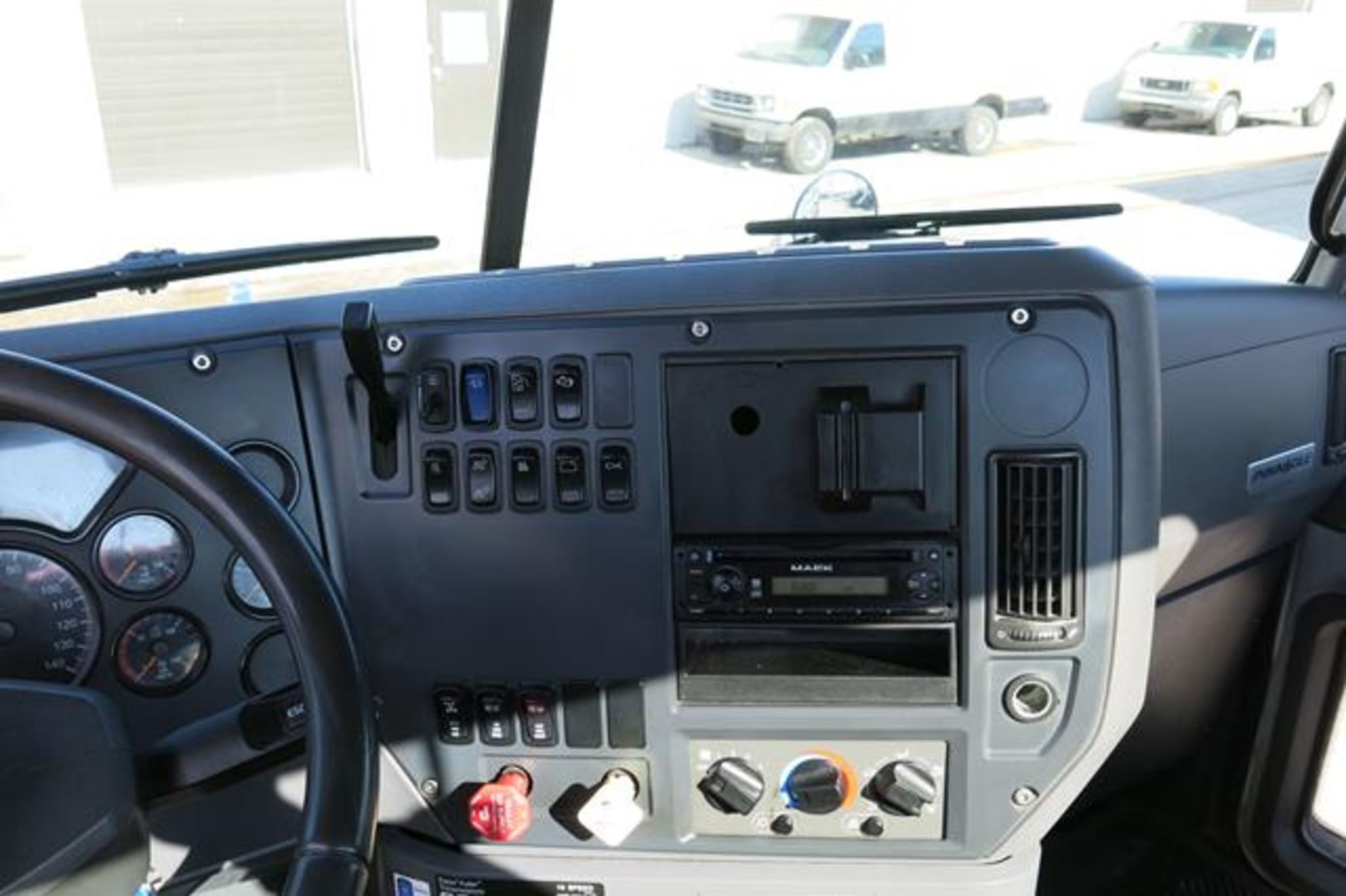 MACK, CXU613, TRUCK TRACTOR, DAY CAB, MACK MP7 DIESEL ENGINE, 10 SPEED MANUAL TRANSMISSION, 333, - Image 30 of 43