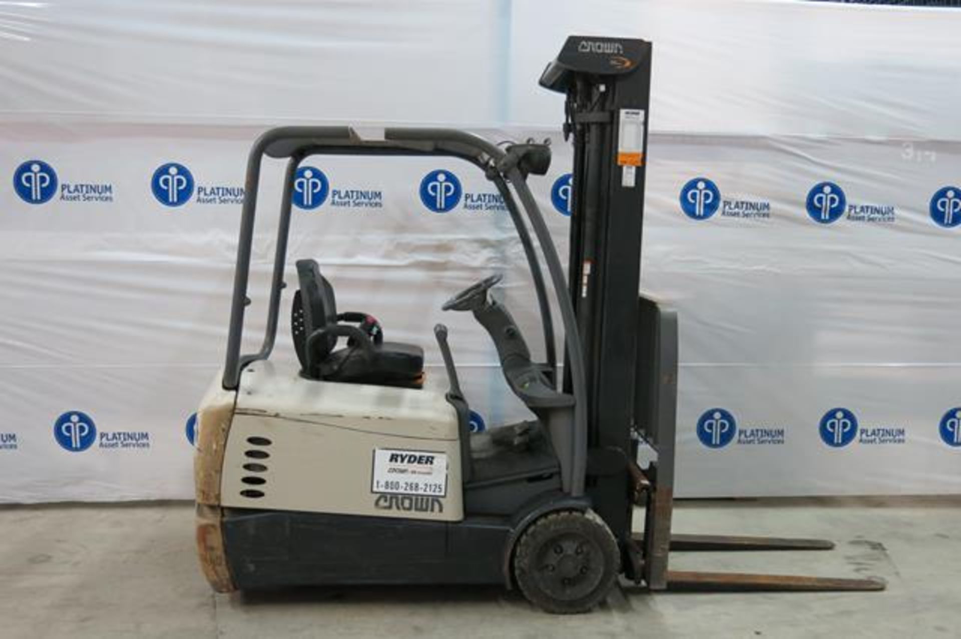 CROWN, SC5245-40, 3,700 LBS., 48V, 3 STAGE, BATTERY POWERED, FORKLIFT, SIDESHIFT, 222" MAXIMUM LIFT, - Image 4 of 9