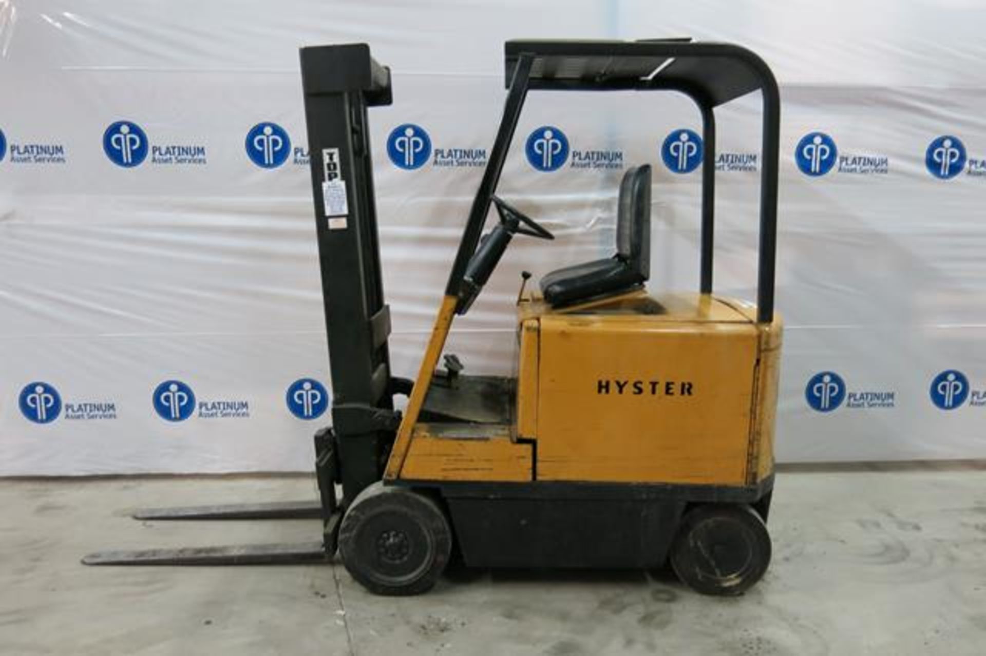 HYSTER, E40B, 3,500 LBS., 2 STAGE, 36V, BATTERY POWERED, FORKLIFT WITH CHARGER, 2,386 HOURS, S/N - Image 3 of 12