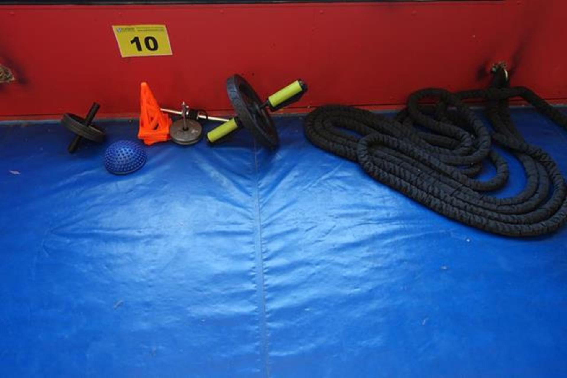 LOT OF ASSORTED EXERCISE EQUIPMENT