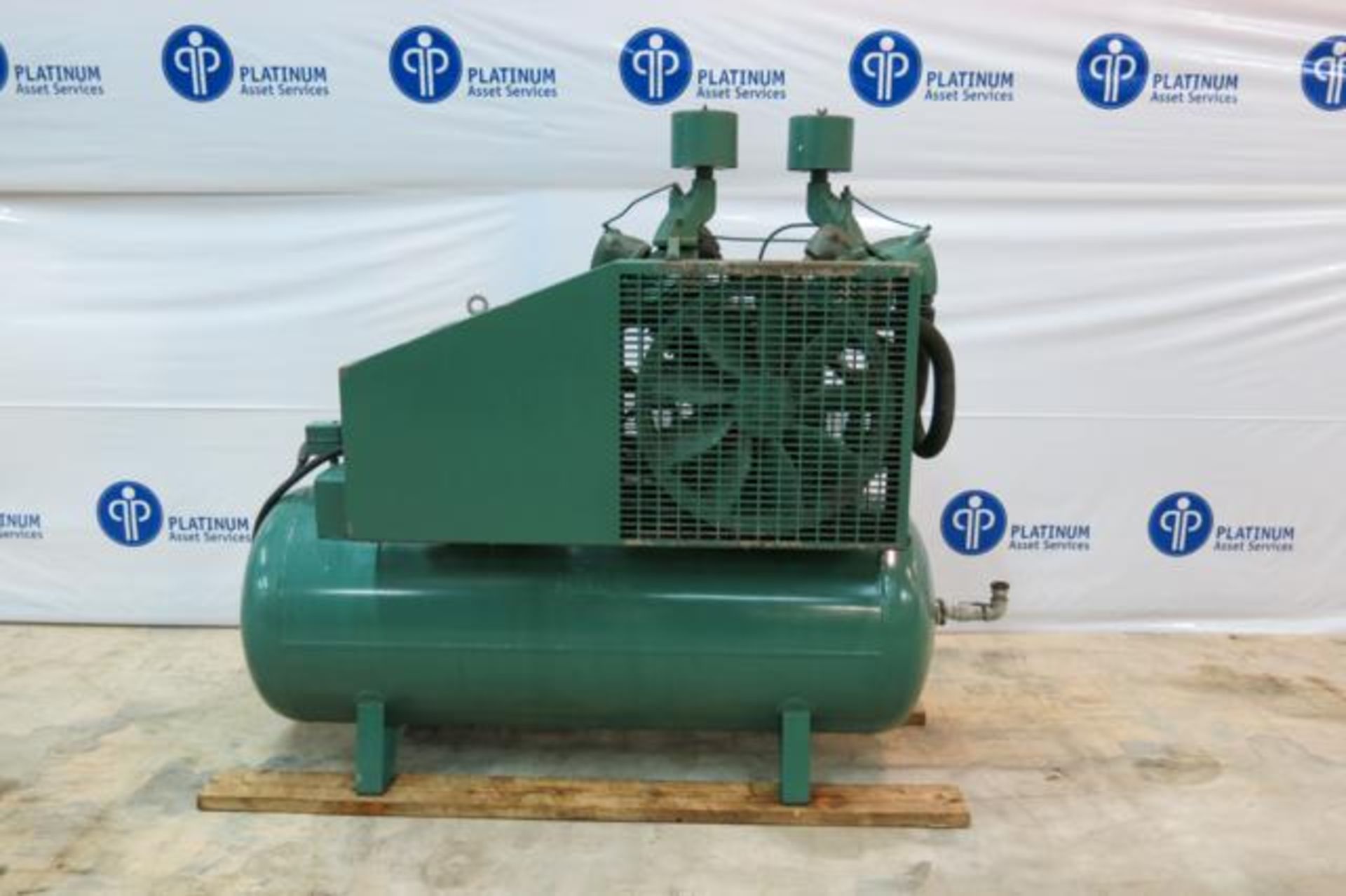 CHAMPION, 25 HP, TANK MOUNTED, PISTON TYPE AIR COMPRESSOR, 2005 - Image 5 of 8