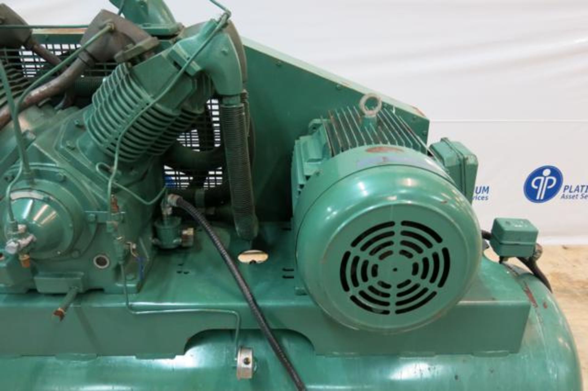 CHAMPION, 25 HP, TANK MOUNTED, PISTON TYPE AIR COMPRESSOR, 2005 - Image 4 of 8