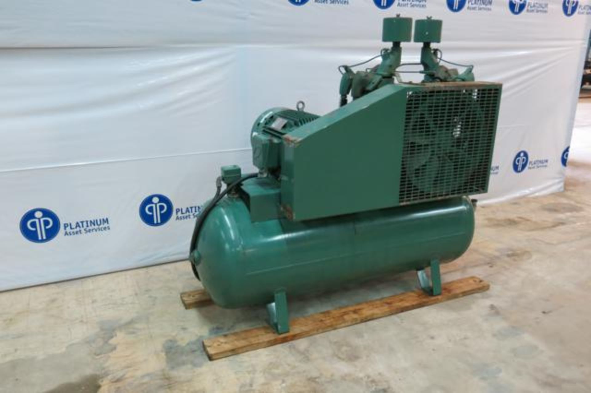 CHAMPION, 25 HP, TANK MOUNTED, PISTON TYPE AIR COMPRESSOR, 2005 - Image 7 of 8