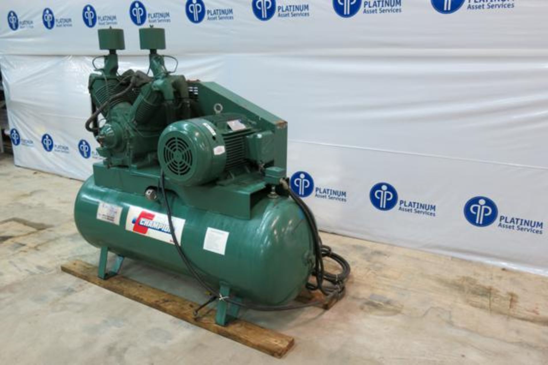 CHAMPION, 25 HP, TANK MOUNTED, PISTON TYPE AIR COMPRESSOR, 2005 - Image 3 of 8