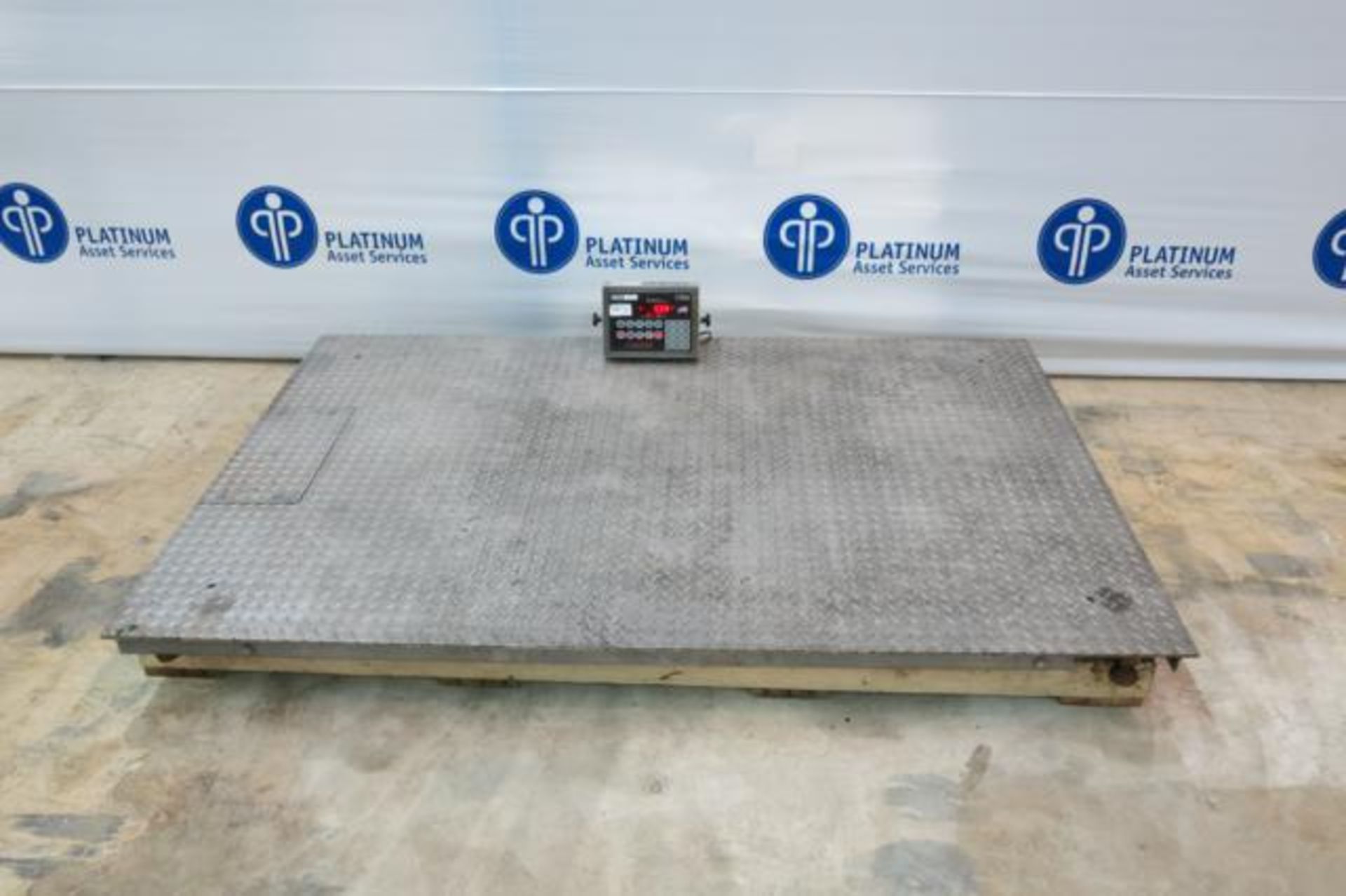 STAINLESS STEEL FLOOR SCALE WITH CARDINAL, STORM 205, DIGITAL WEIGHT INDICATOR, S/N E18213-0126