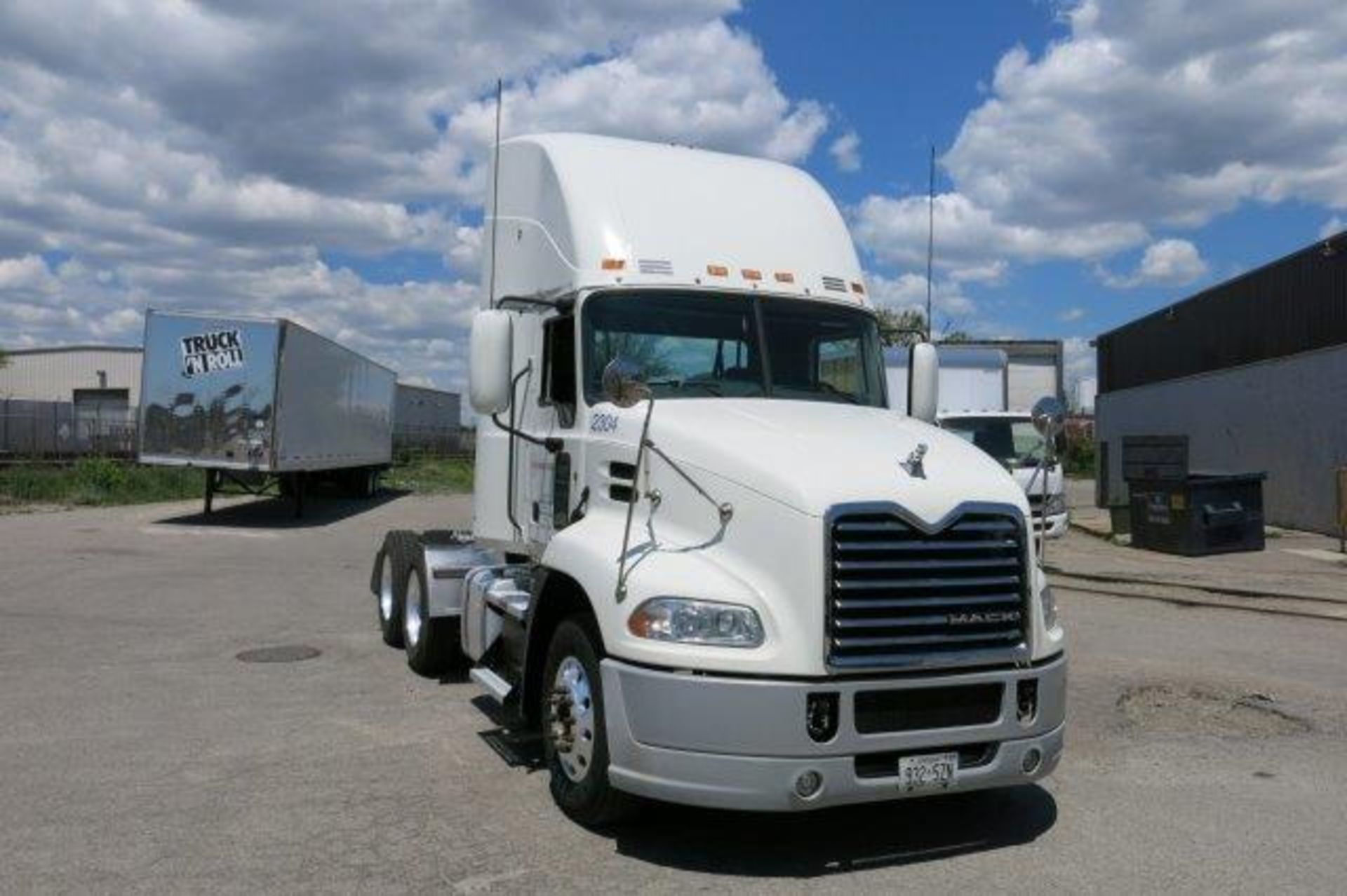 MACK, CXU613, TANDEM AXLE, TRUCK TRACTOR, DAY CAB, MACK MP7, 395 HP, DIESEL ENGINE, EATON FULLER, 10 - Image 2 of 34