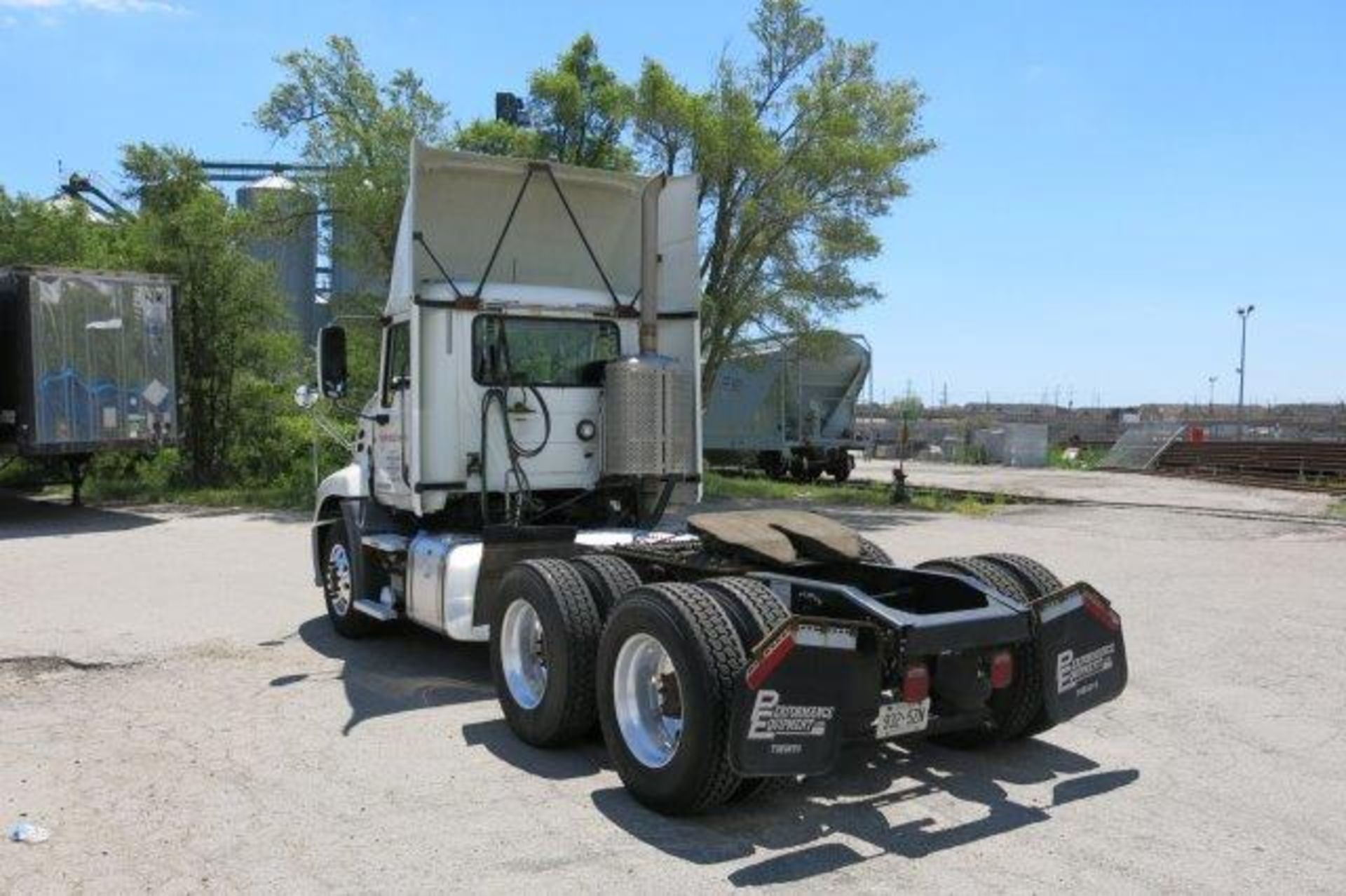 MACK, CXU613, TANDEM AXLE, TRUCK TRACTOR, DAY CAB, MACK MP7, 395 HP, DIESEL ENGINE, EATON FULLER, 10 - Image 7 of 34