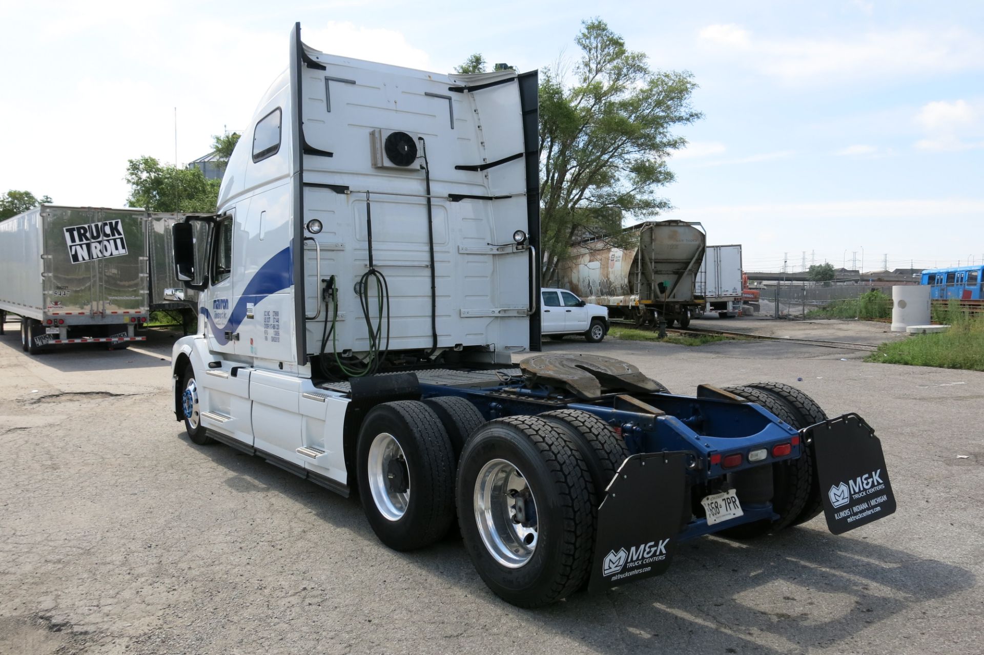 VOLVO, VNL64T, SLEEPER TRACTOR, HIGH RISE SLEEPER, DOUBLE BUNKS, VOLVO, D13, 425 HP, DIESEL - Image 6 of 27