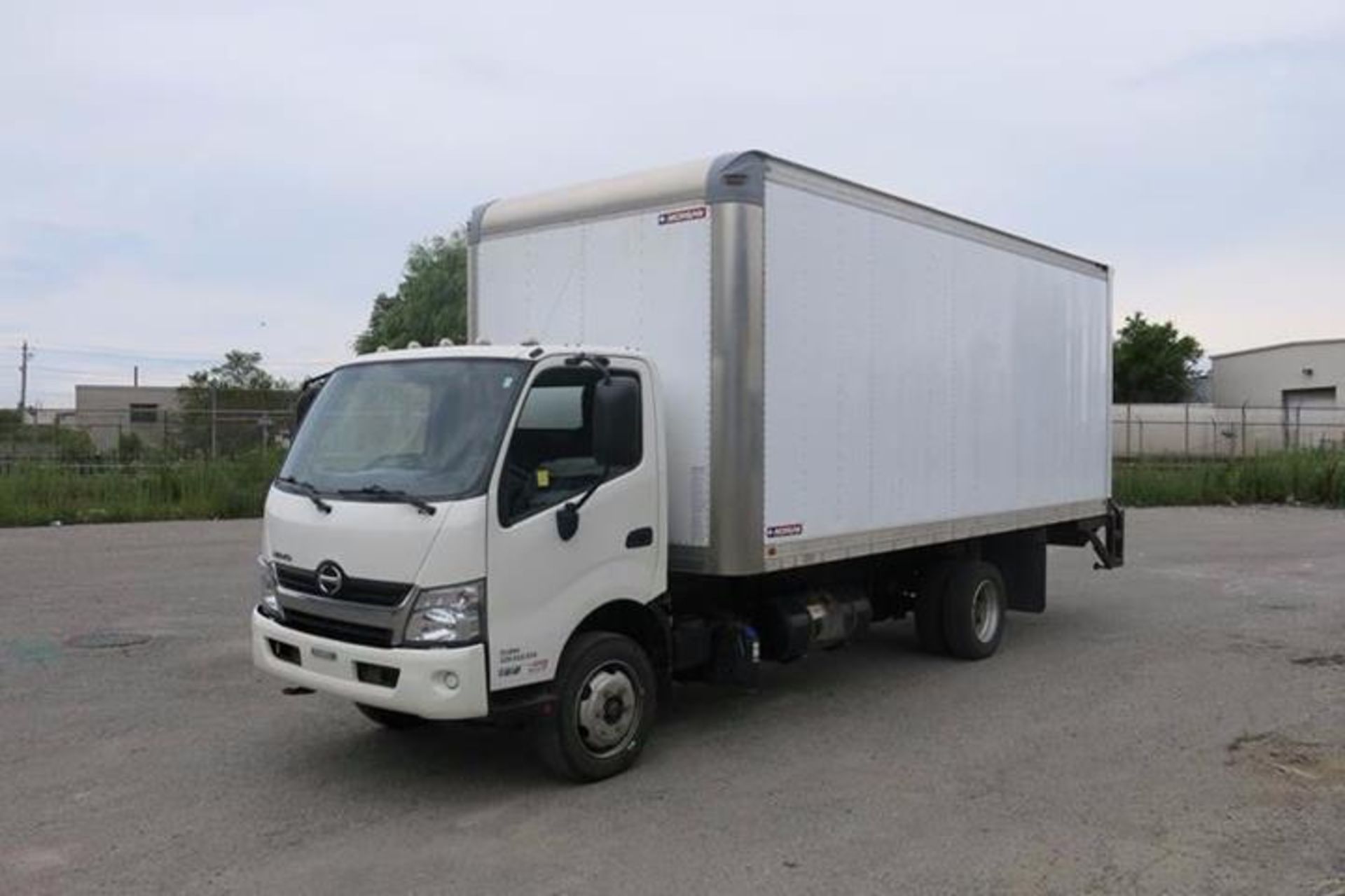 HINO 195, 20’, BOX TRUCK WITH POWER TAILGATE, BOX DIMENSIONS (20’ LONG X 7’8” WIDE, 7’8” HIGH)