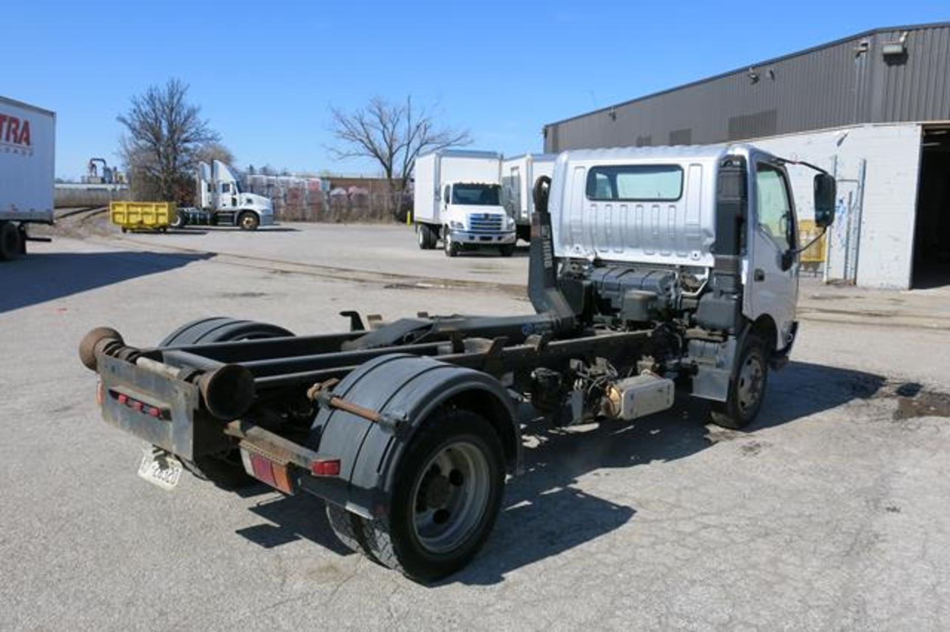 HINO, 195, WITH HIAB, 5 TON, HOOK LIFT, DIESEL ENGINE, AIR CONDITIONING, AUTOMATIC TRANSMISSION, - Image 14 of 35