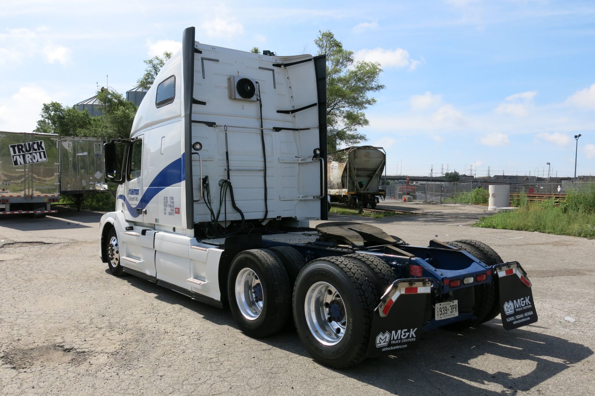 VOLVO, VNL64T, SLEEPER TRACTOR, HIGH RISE SLEEPER, DOUBLE BUNKS, VOLVO, D13, 425 HP, DIESEL - Image 6 of 23