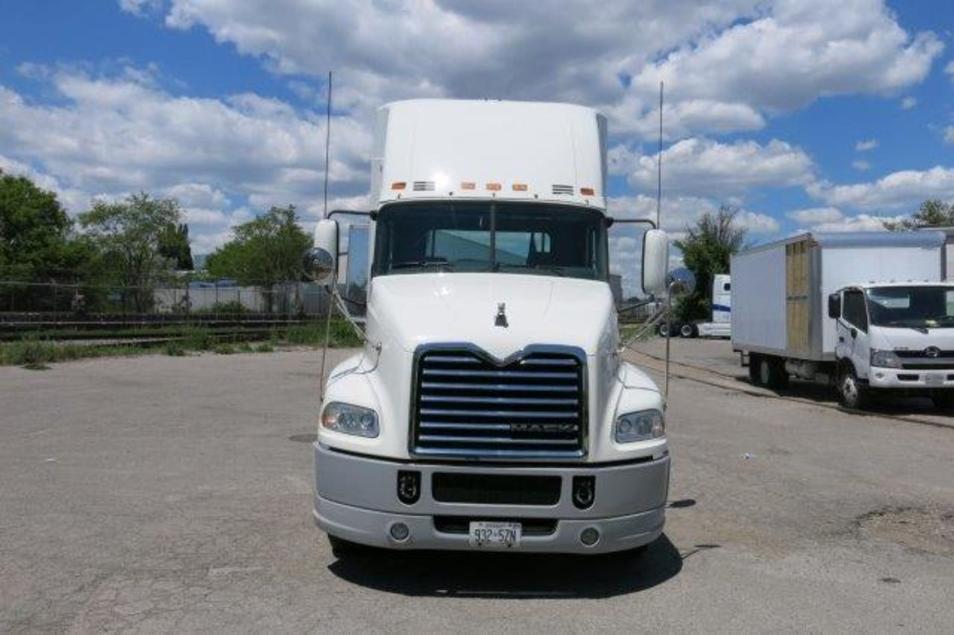 MACK, CXU613, TANDEM AXLE, TRUCK TRACTOR, DAY CAB, MACK MP7, 395 HP, DIESEL ENGINE, EATON FULLER, 10 - Image 3 of 34