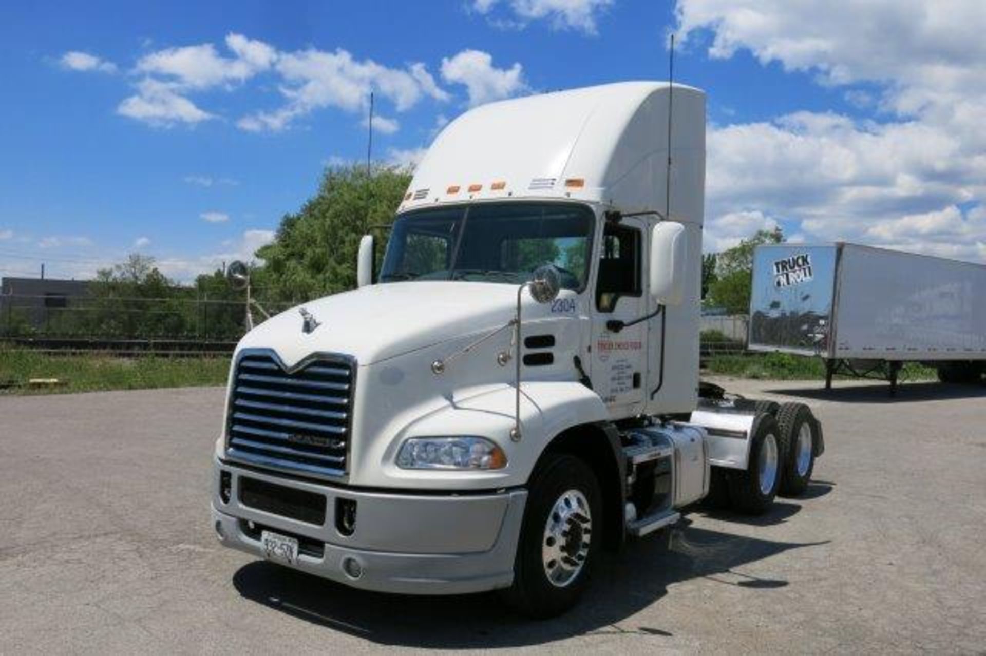 MACK, CXU613, TANDEM AXLE, TRUCK TRACTOR, DAY CAB, MACK MP7, 395 HP, DIESEL ENGINE, EATON FULLER, 10