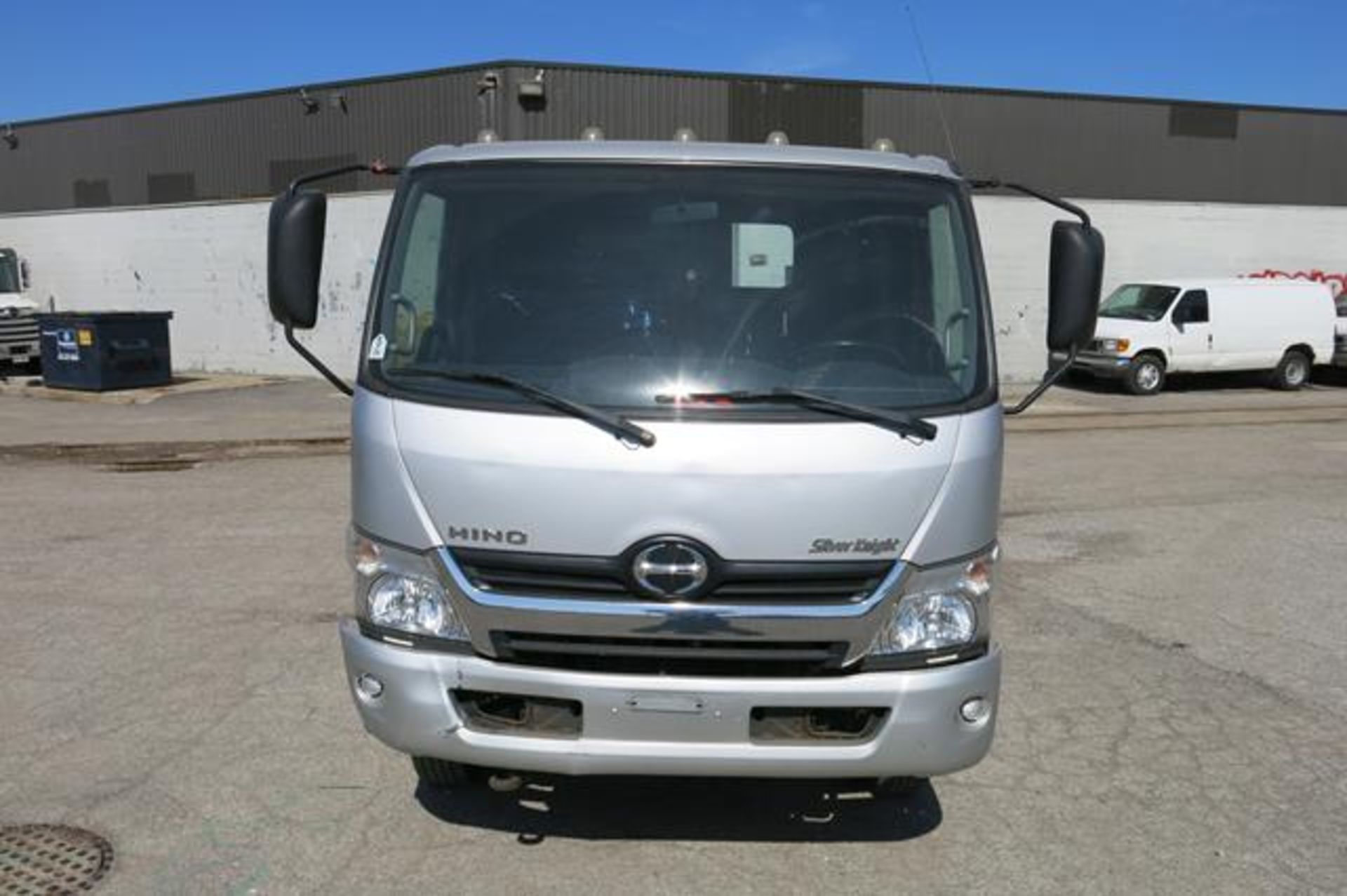 HINO, 195, WITH HIAB, 5 TON, HOOK LIFT, DIESEL ENGINE, AIR CONDITIONING, AUTOMATIC TRANSMISSION, - Image 3 of 35