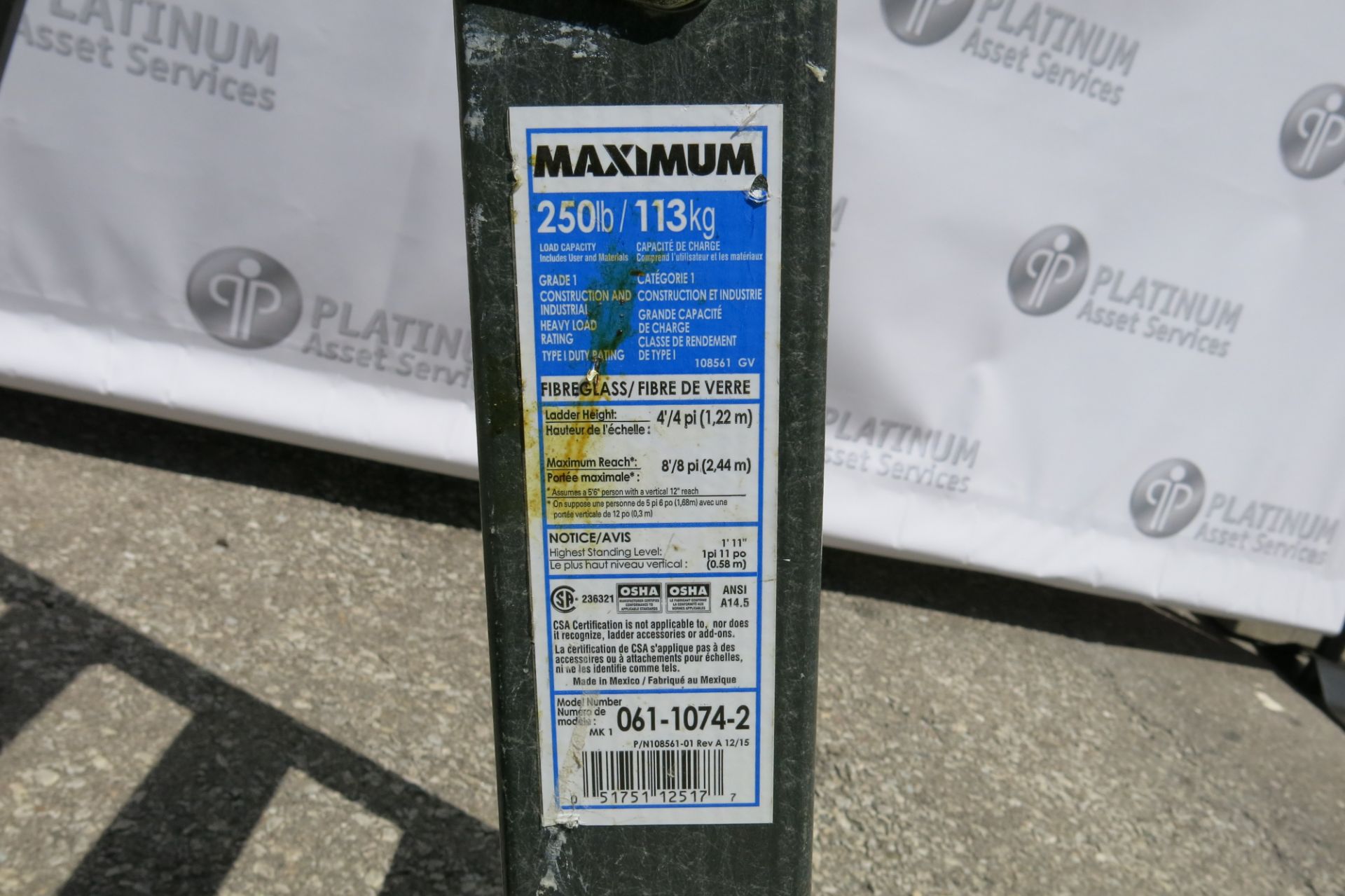 MAXIMUM, 061-1074-2, 4', A-FRAME FIBREGLASS, LADDER (LOCATED IN MISSISSAUGA) - Image 3 of 3