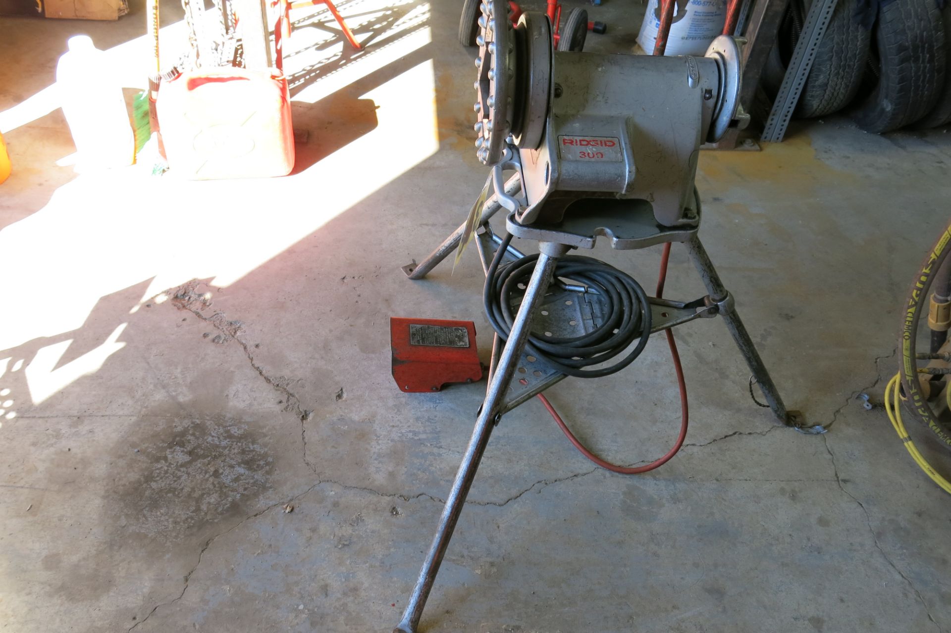 RIDGID, 300-T2, PIPE THREADER, S/N ED01585 (LOCATED IN MISSISSAUGA) - Image 2 of 9