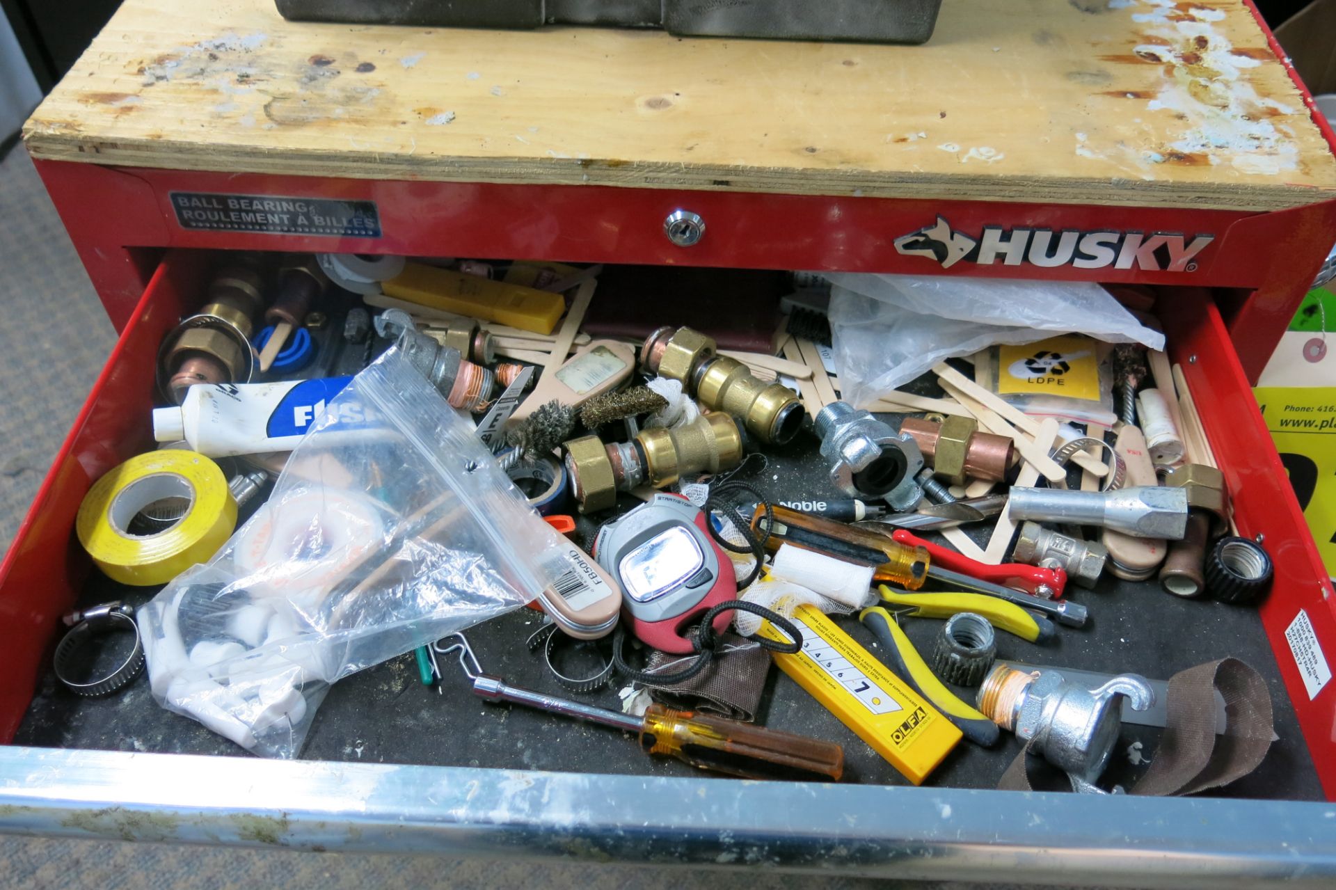 HUSKY, 4 DRAWER, TOOL BOX WITH CONTENTS (LOCATED IN MISSISSAUGA) - Image 2 of 5