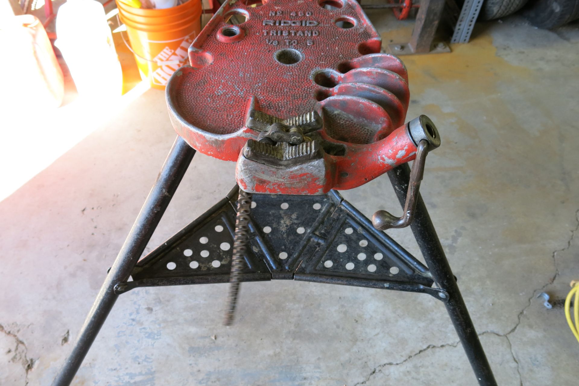 RIDGID, 450, TRISTAND, 1/8" TO 5", PORTABLE BENCH VISE (LOCATED IN MISSISSAUGA) - Image 2 of 3