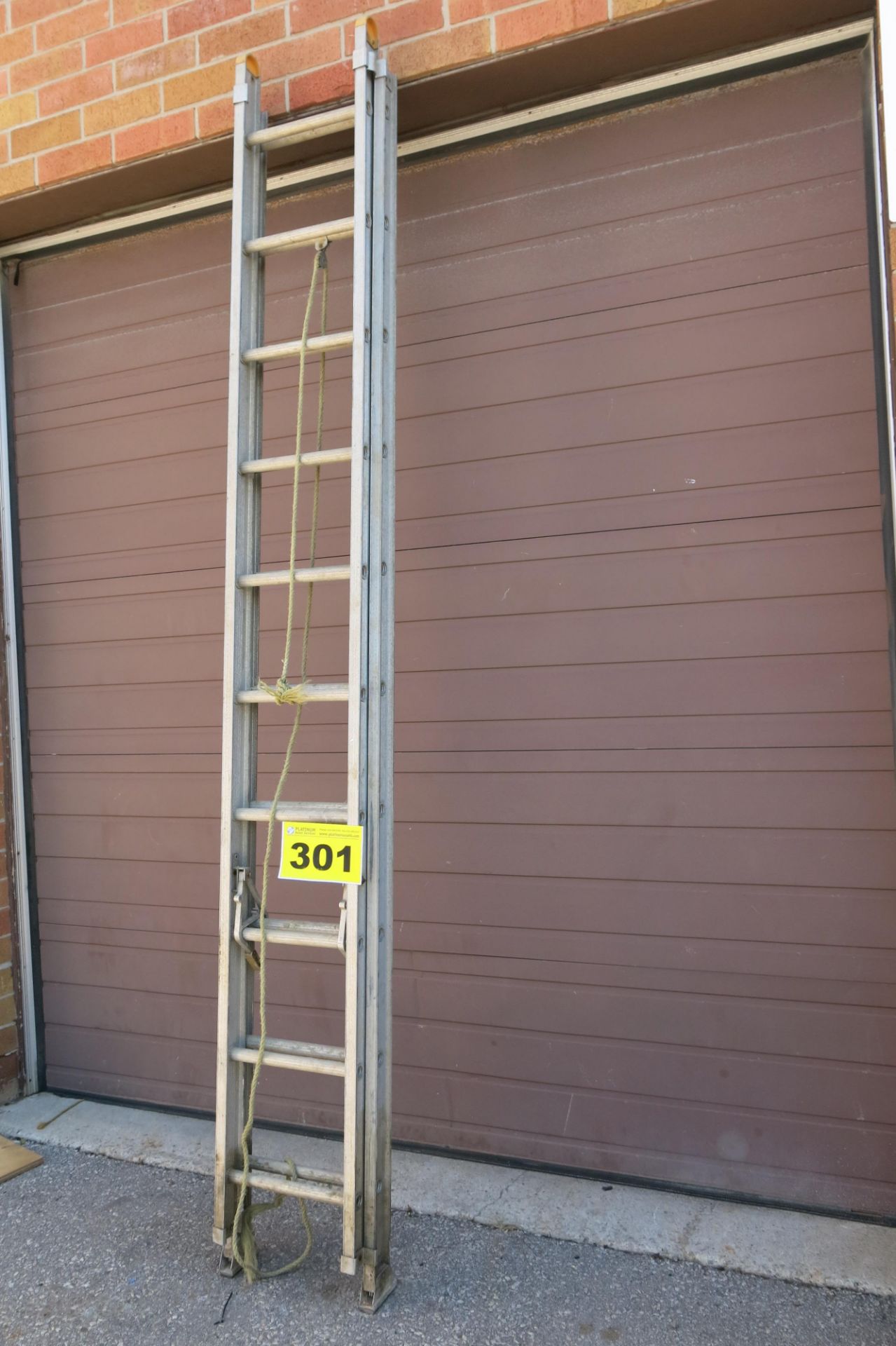 ALUMINUM, 17', EXTENSION LADDER (LOCATED IN MISSISSAUGA) - Image 2 of 2