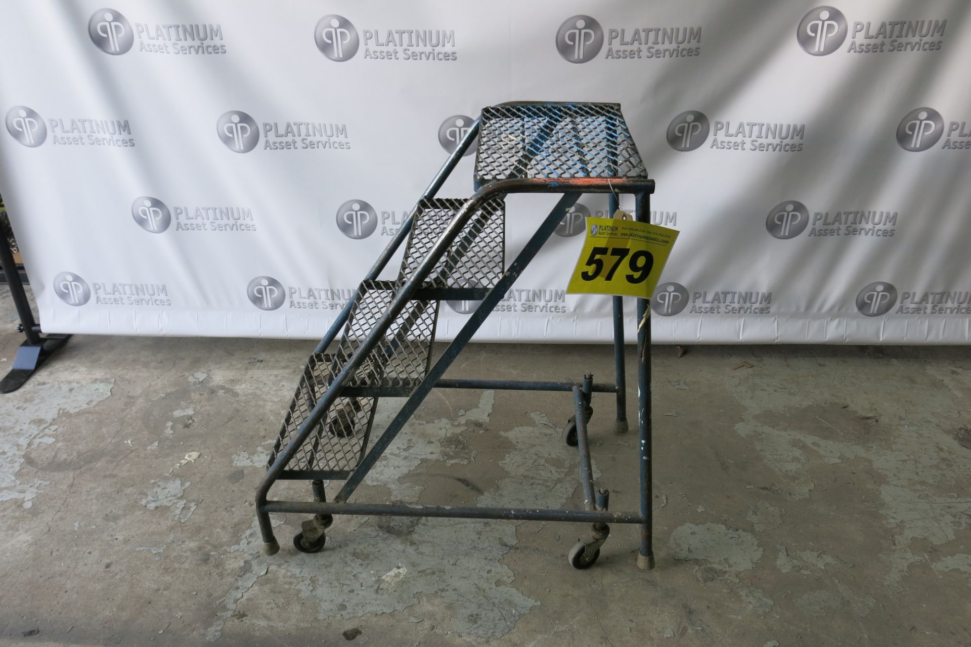 ROLLING LADDER - 4 STEP (LOCATED IN MISSISSAUGA)