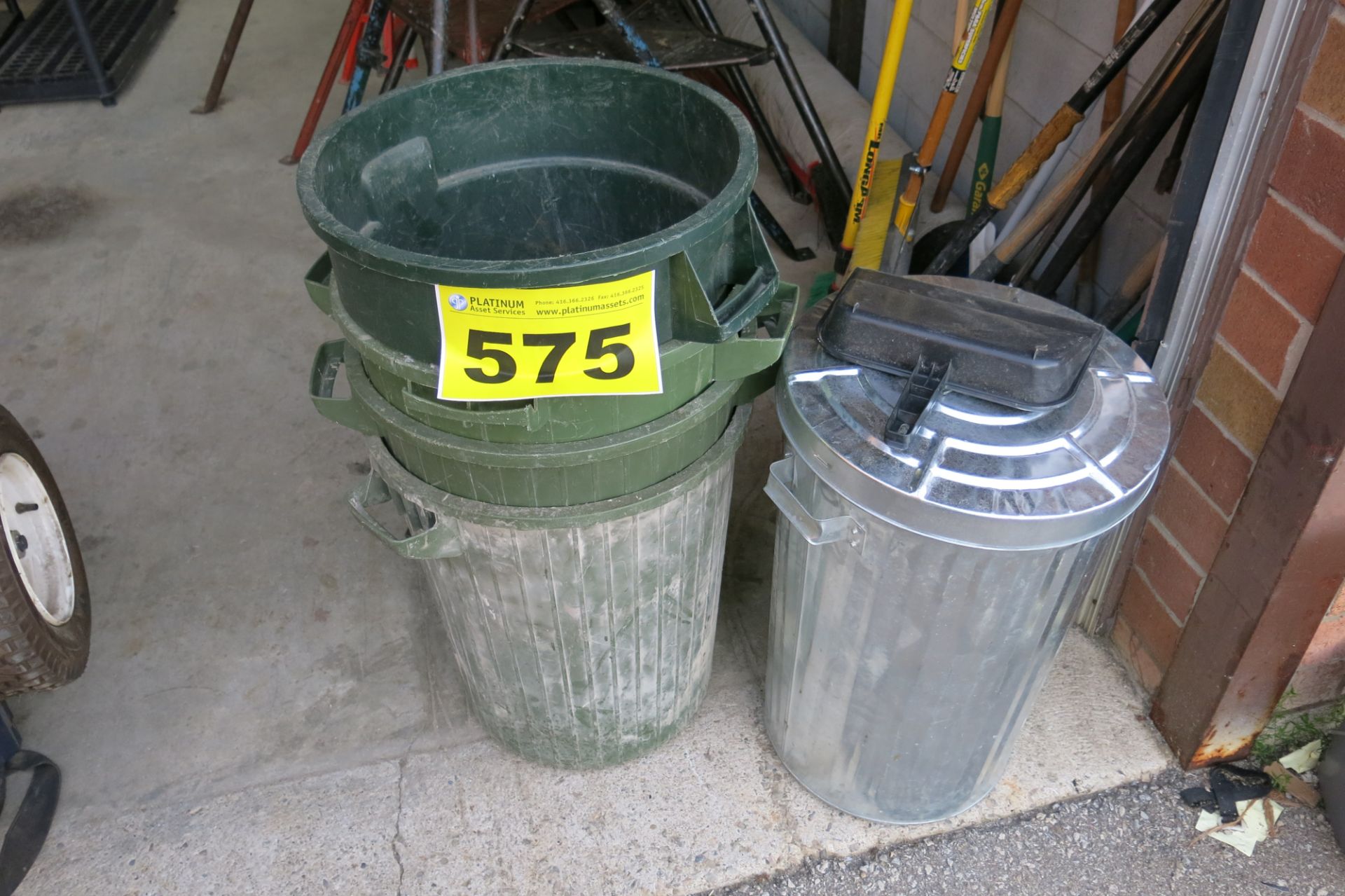 LOT OF GARBAGE BINS (LOCATED IN MISSISSAUGA)