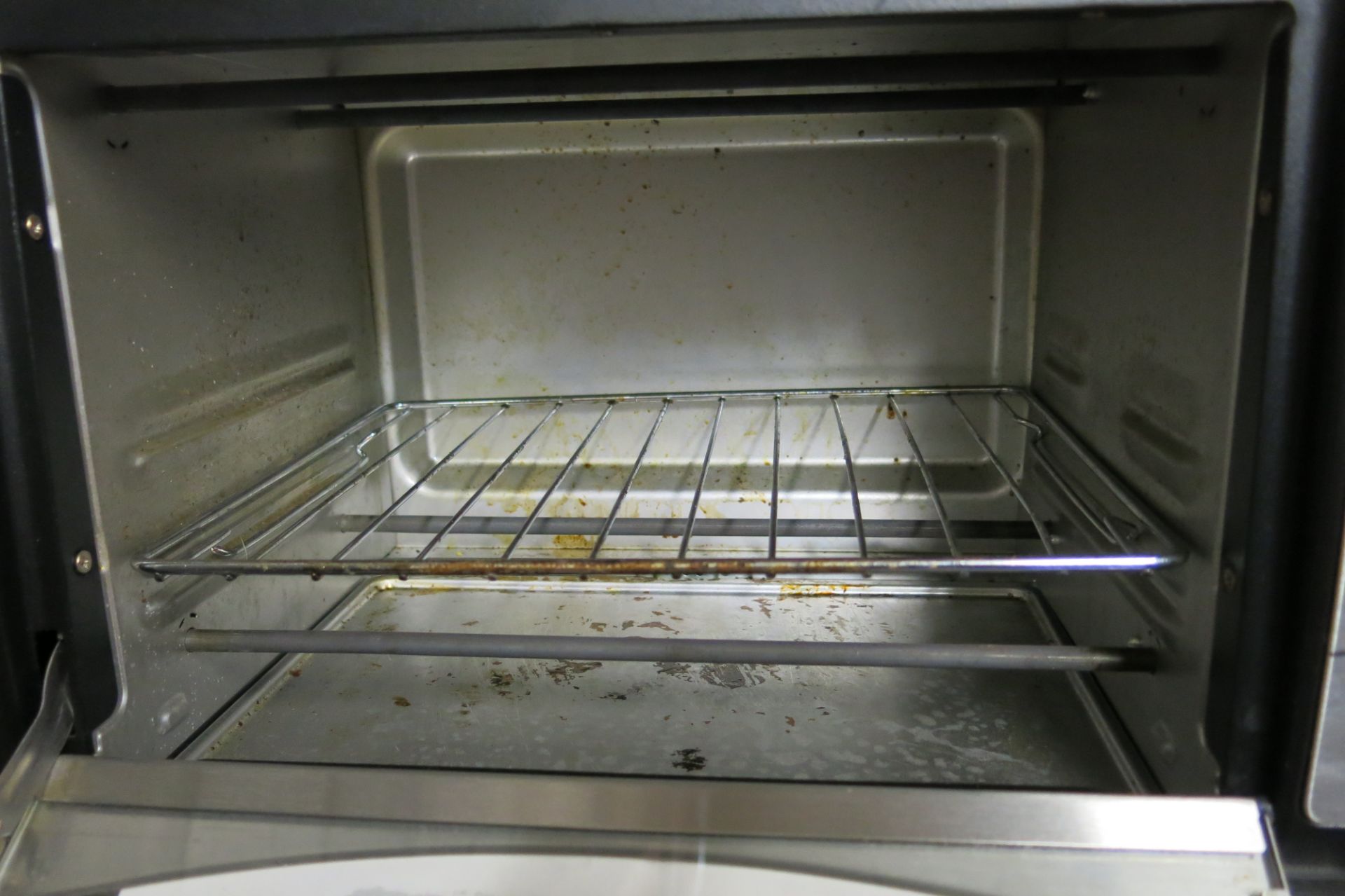 TOASTER OVEN (LOCATED IN MISSISSAUGA) - Image 2 of 2
