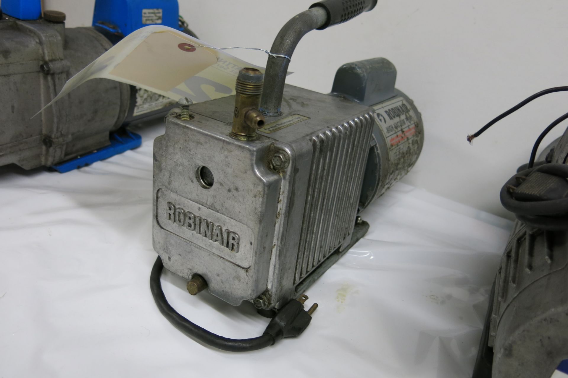 ROBINAIR, 5102-B, 3 CFM, HIGH VACUUM PUMP, S/N 39801 (LOCATED IN MISSISSAUGA) - Image 2 of 3