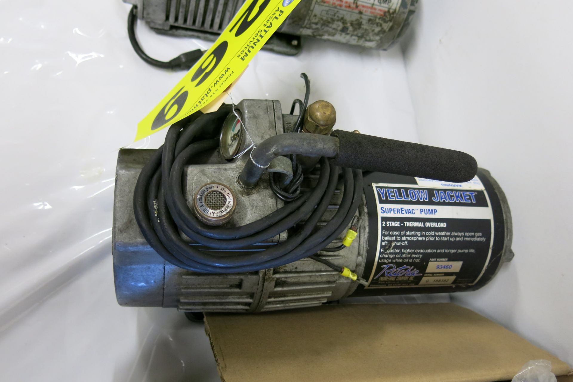 YELLOW JACKET, 93460, 6 CFM, 2 STAGE, SUPEREVAC PUMP, S/N G188382 (LOCATED IN MISSISSAUGA) - Image 3 of 4