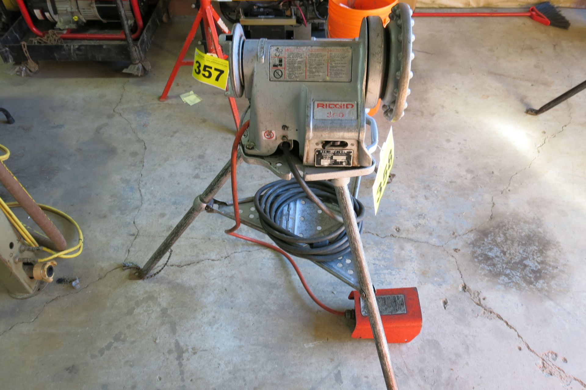RIDGID, 300-T2, PIPE THREADER, S/N ED01585 (LOCATED IN MISSISSAUGA) - Image 3 of 9