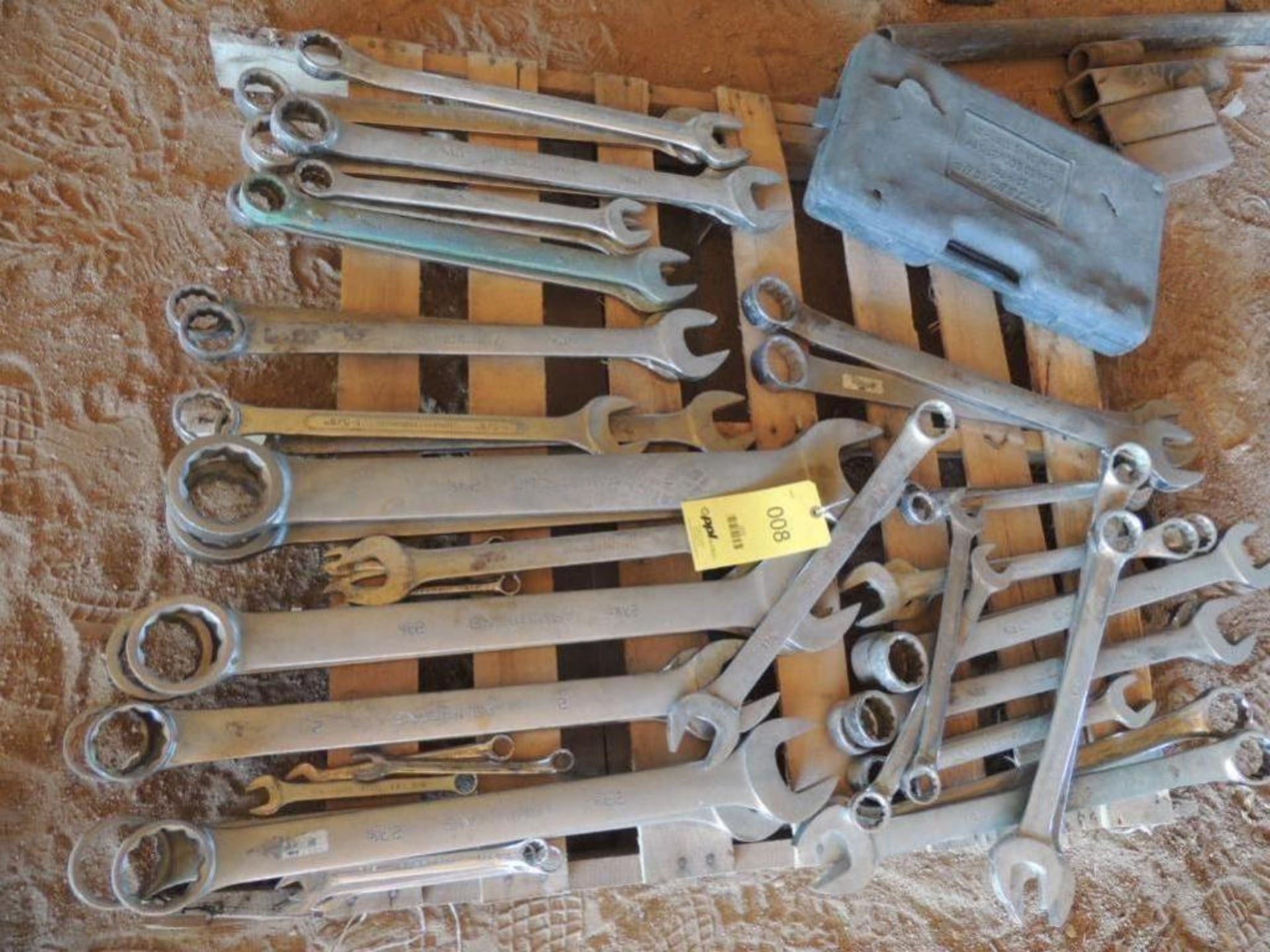 LOT: Wrenches, Socket Set