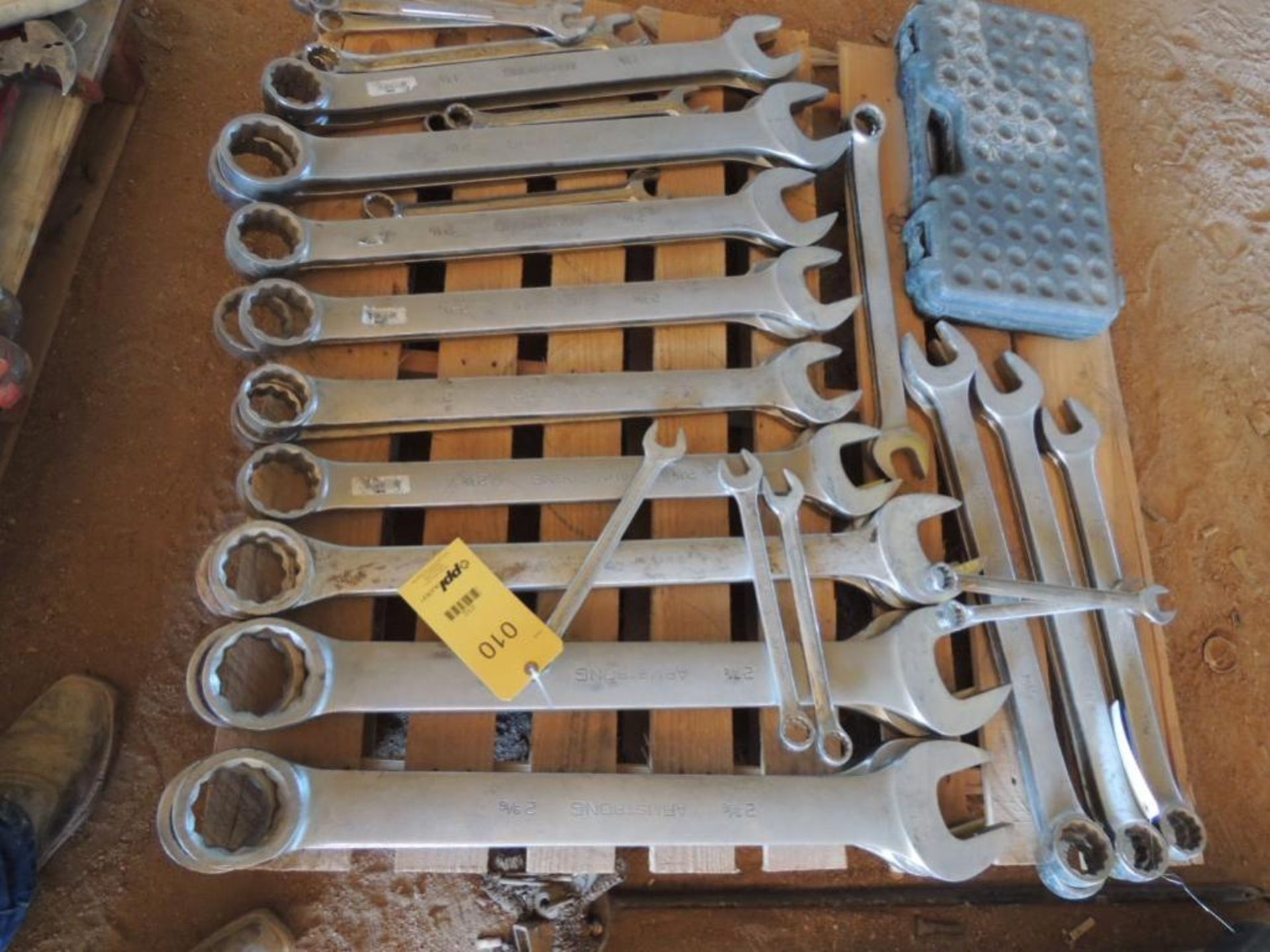 LOT: Wrenches, Socket Set