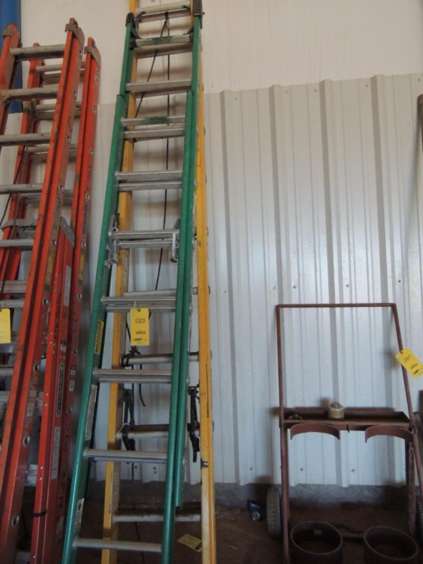 LOT: Dewalt & Werner Extension Ladders