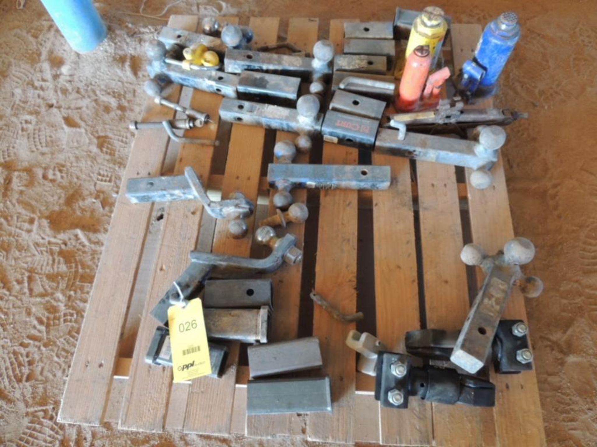 LOT: 2 in. Hitch Receivers, Bushings, Trailer Couplers, Bottle Jacks